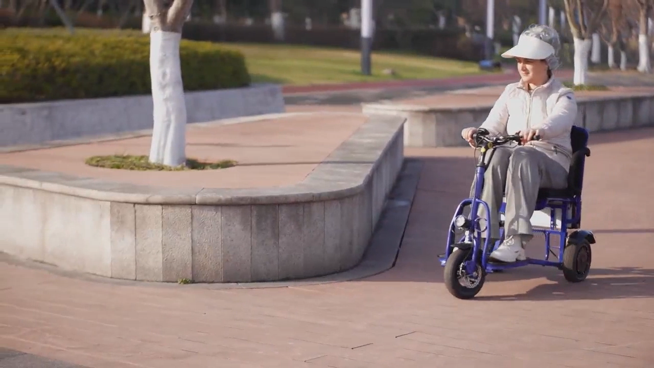thumbnail video image 2 of Culver Cougar Mobility Scooters, Red Folding Scooters for Seniors Lightweight, 500W Adult Mobility Scooters, 2 of 10