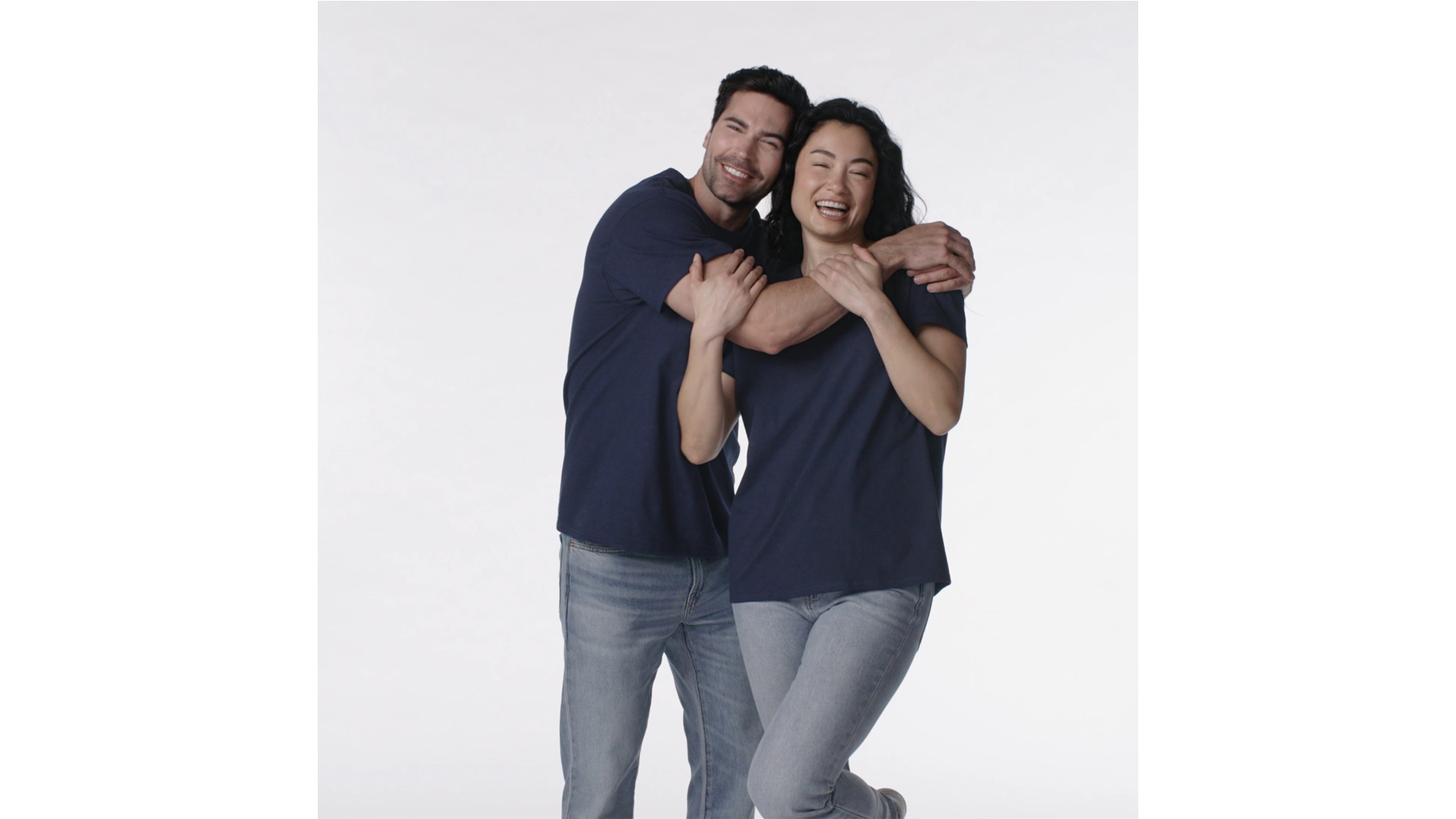 thumbnail video image 2 of Gildan Mens Ultra Cotton Short Sleeve T-Shirt, 2-Pack, up to size 5XL, 2 of 5