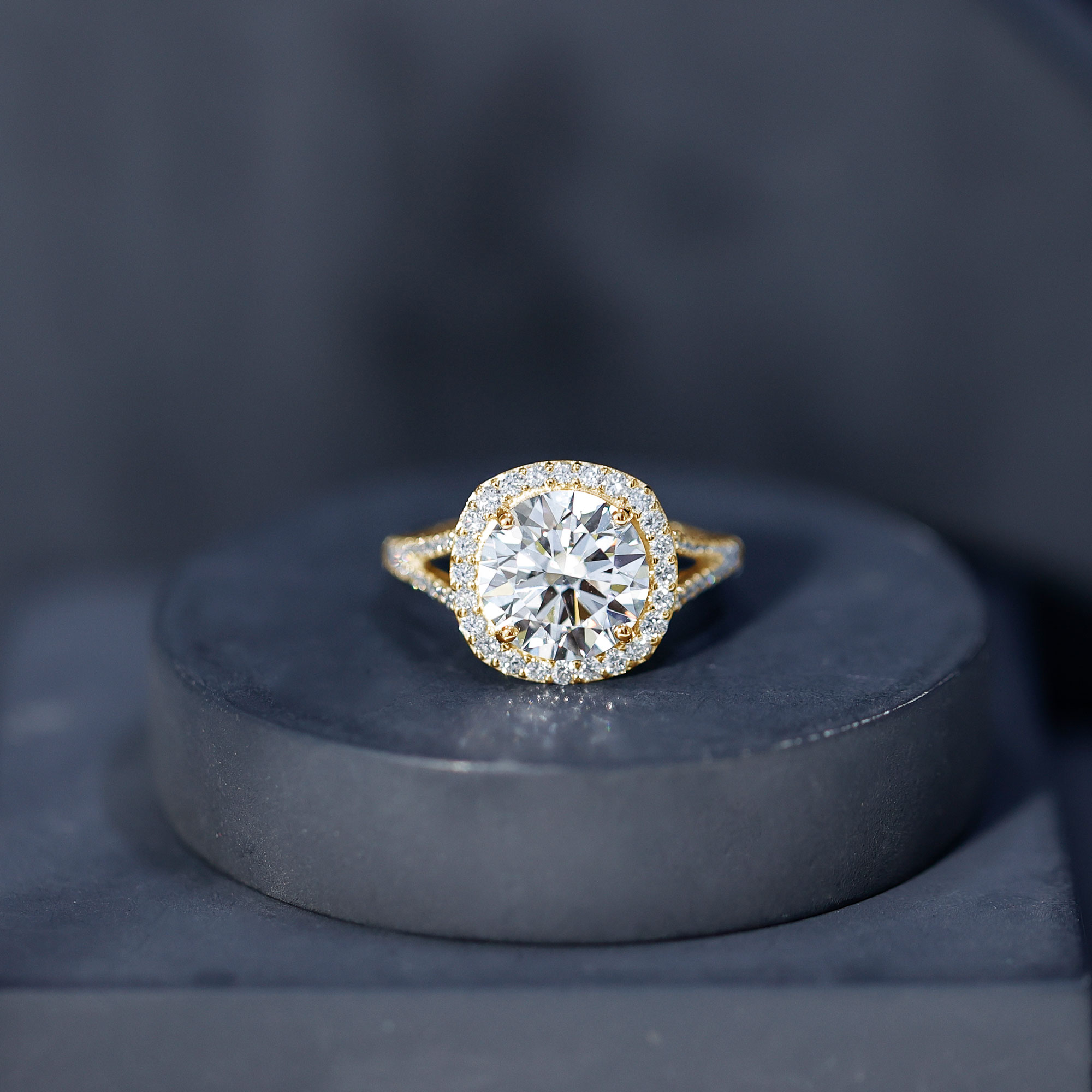 thumbnail video image 2 of Rosec Jewels Lab Grown Diamond Engagement Ring with Halo - IGI Certified (4 Carat, E-VS1 Grade) - Split Shank Ring for Women, 14K Yellow Gold, US 3.50, 2 of 9