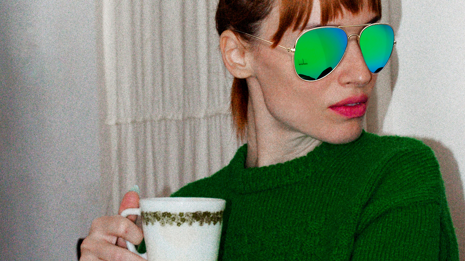 thumbnail video image 2 of Joopin Lightweight Polarized Lens UV Blocking Unisex Classic Driving Sunglasses, Gold Mirrored Green, 2 of 7