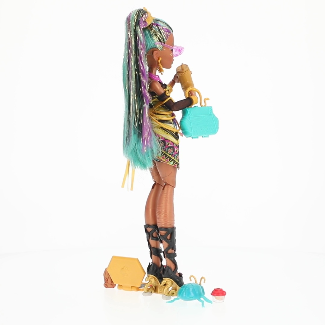 Monster High Nefera De Nile Doll with Lavish & 7 Accessories