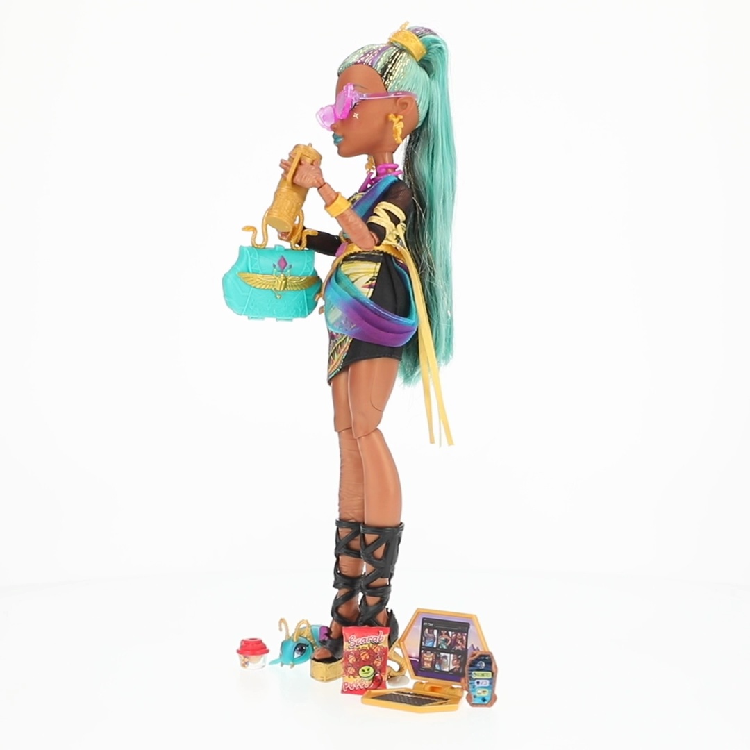 Monster High Nefera De Nile Doll with Lavish & 7 Accessories 