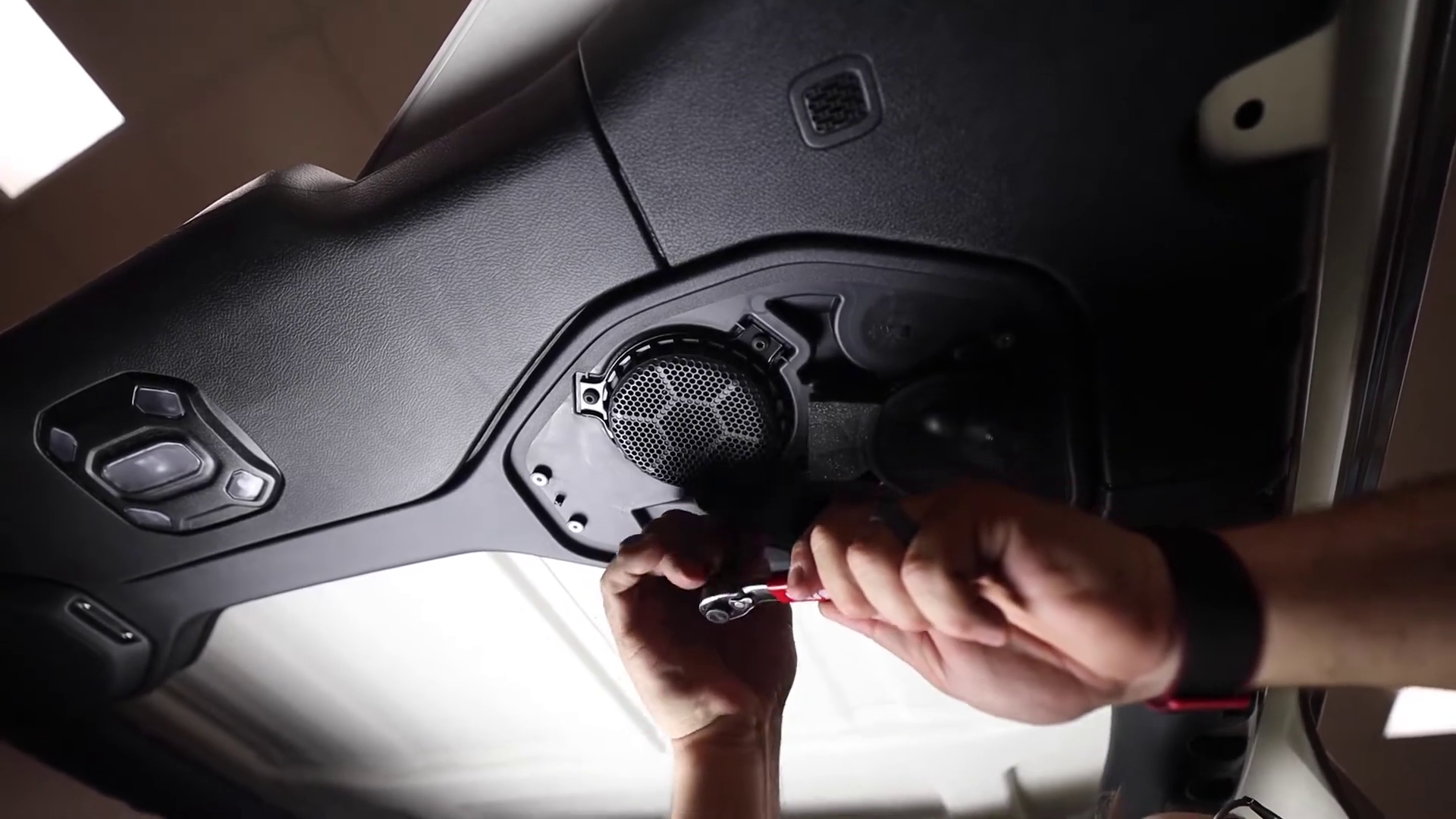 thumbnail video image 2 of MB Quart Stage 4 Audio System for Jeep Wrangler JL 18-26/Gladiator JT 20-26, 2 of 3