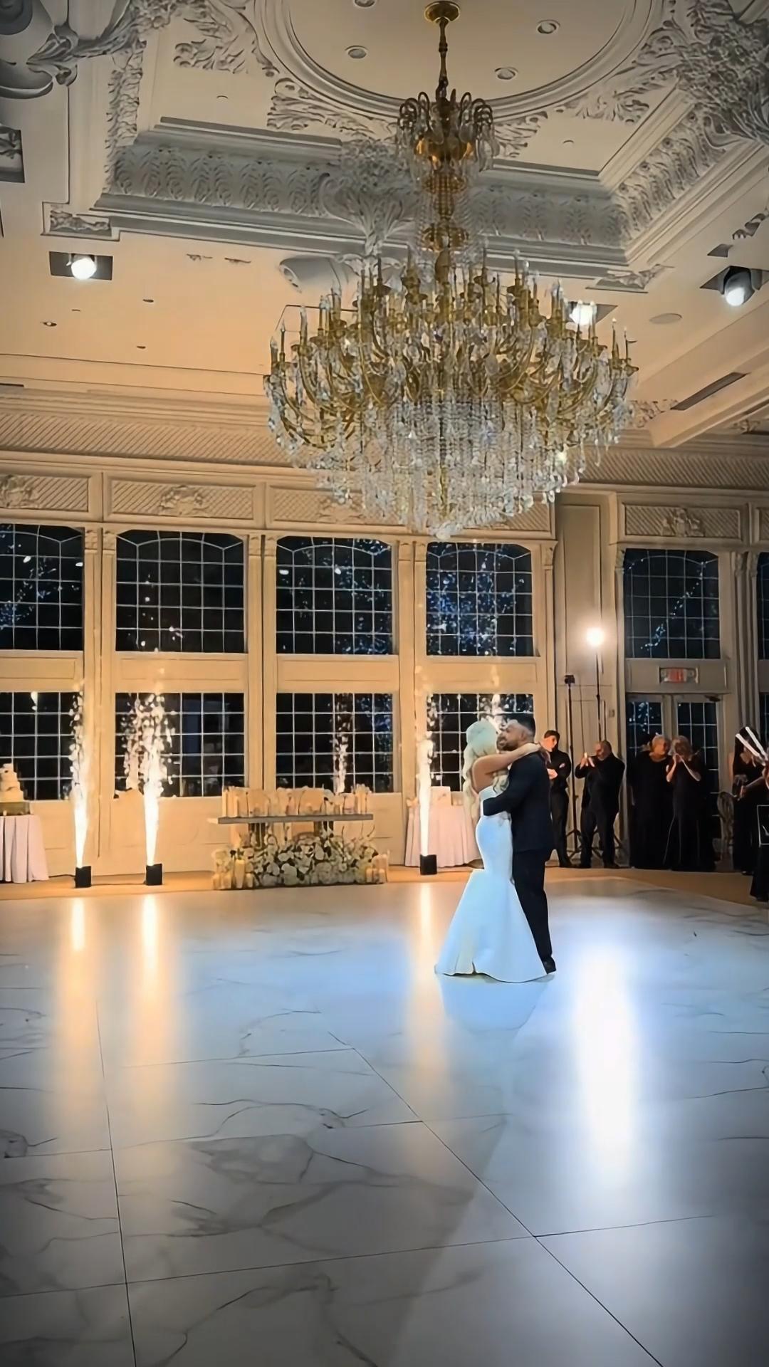 thumbnail video image 2 of 2PCS Wedding Event Cold Spark Machine with Remote Control，6-10 ft Vertical Light for Weddings, Stage Events, Birthday Parties, Prom Nights, 2 of 6