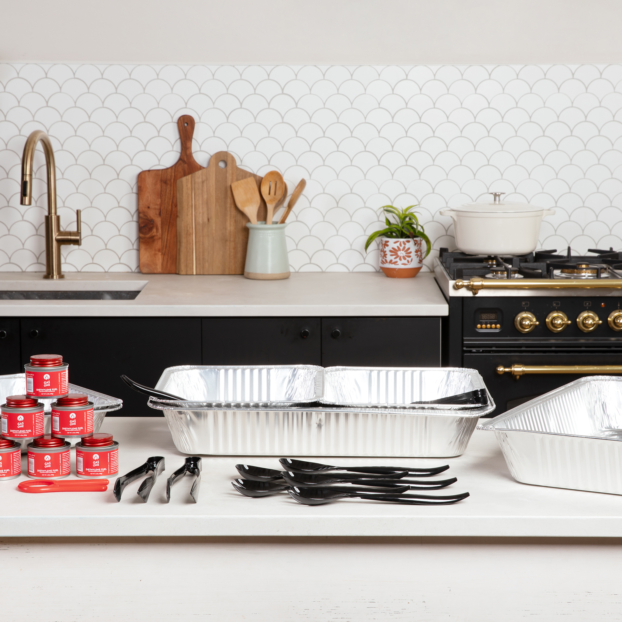 thumbnail video image 2 of ALPHA LIVING 70027 33-Pcs Disposable Chaffing Buffet with-Covers, Utensils, Fuel Cans – Premium, 2 of 7