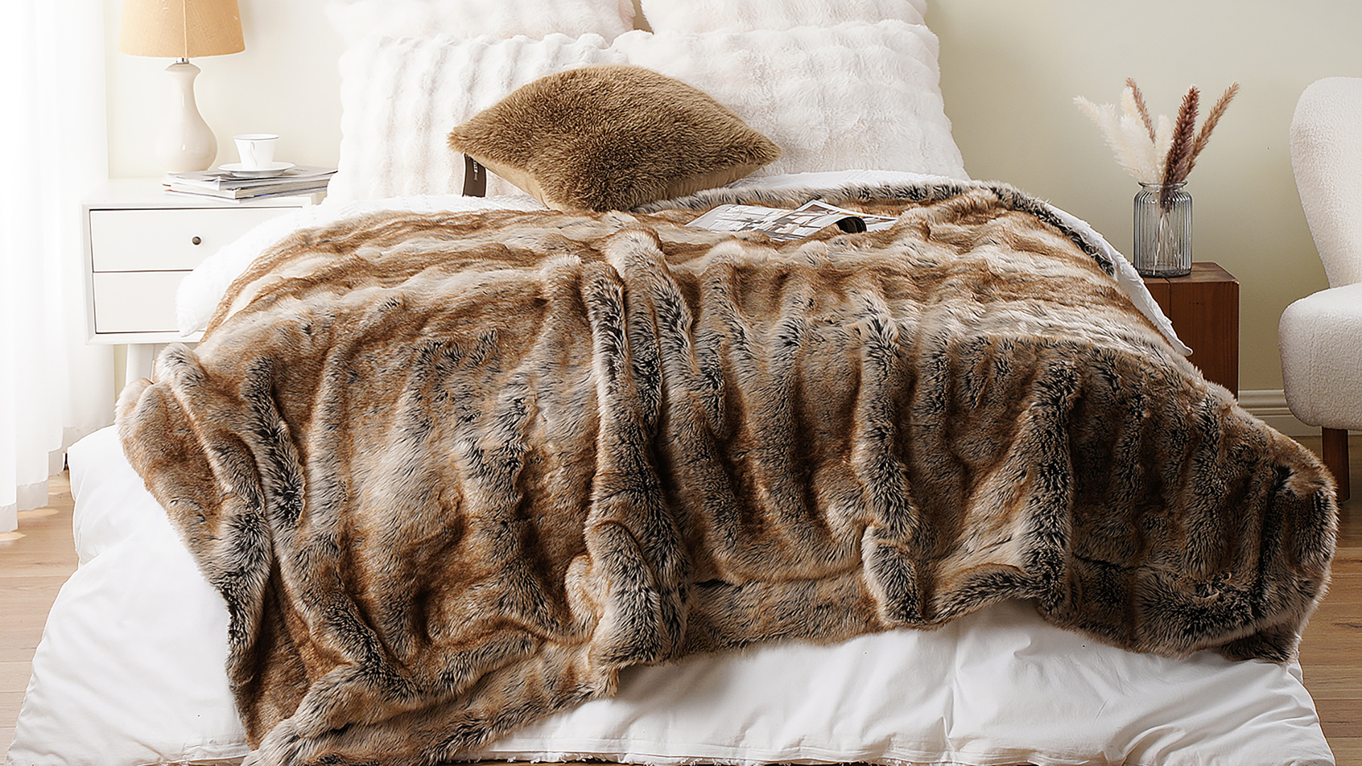 thumbnail video image 2 of Brown Faux Fur Blanket,Fuzzy Thick Fur Throw Blanket for Couch,Large Fluffy Brown Throws,60"x80", 2 of 9