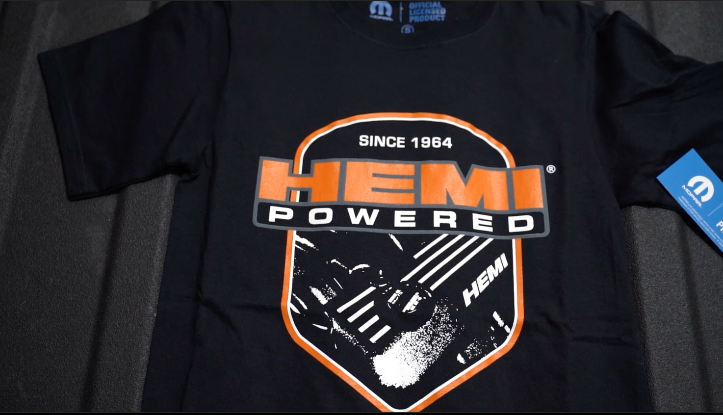 thumbnail video image 2 of Mens HEMI Powered Logo T-Shirt Short Sleeve Crew Neck T-Shirt, 2 of 7