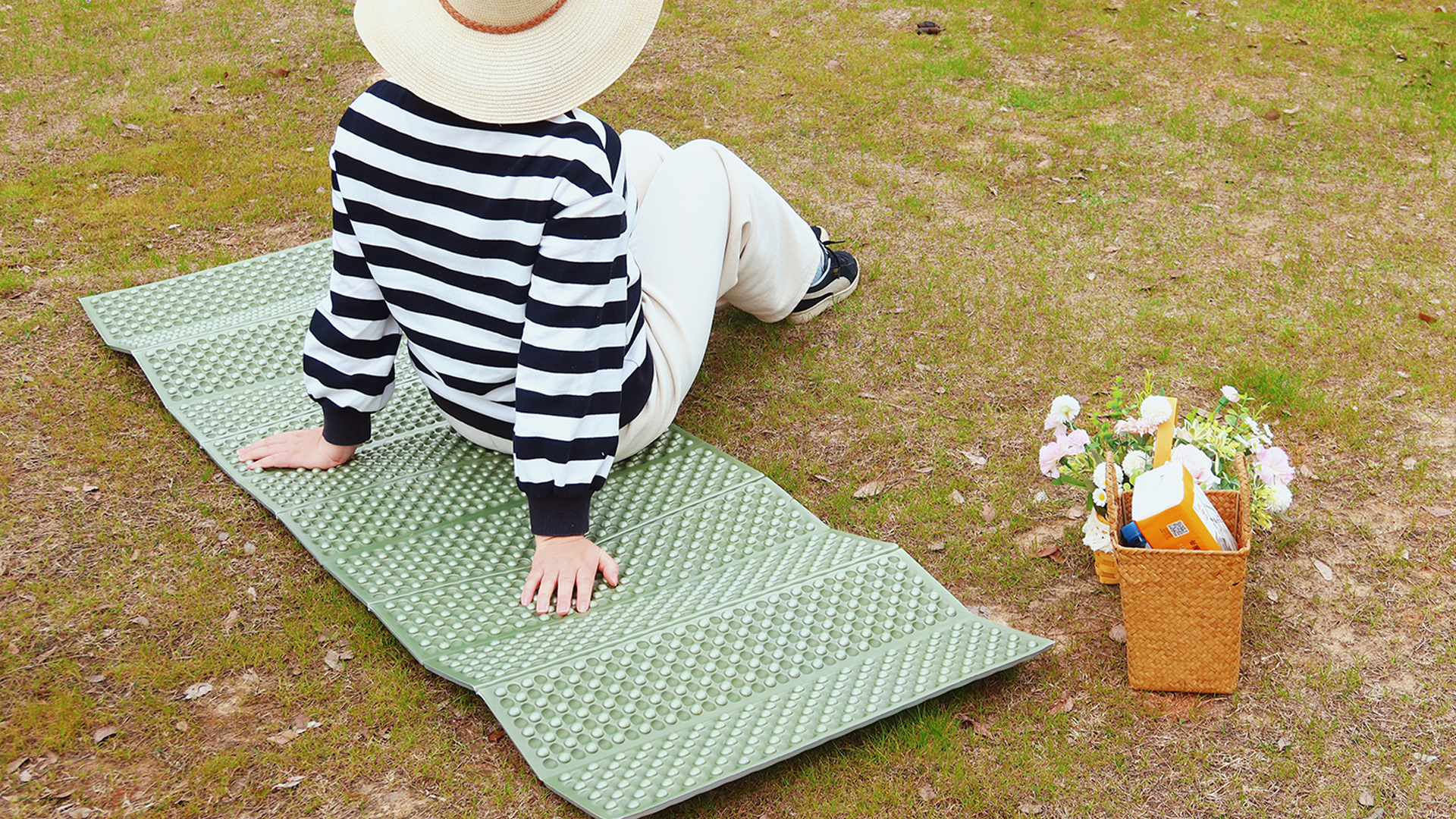 thumbnail video image 2 of YR Lightweight Foam Camping and Backpacking Sleeping Pad, Foldable Mat 71"x23.5", Green, 2 of 9