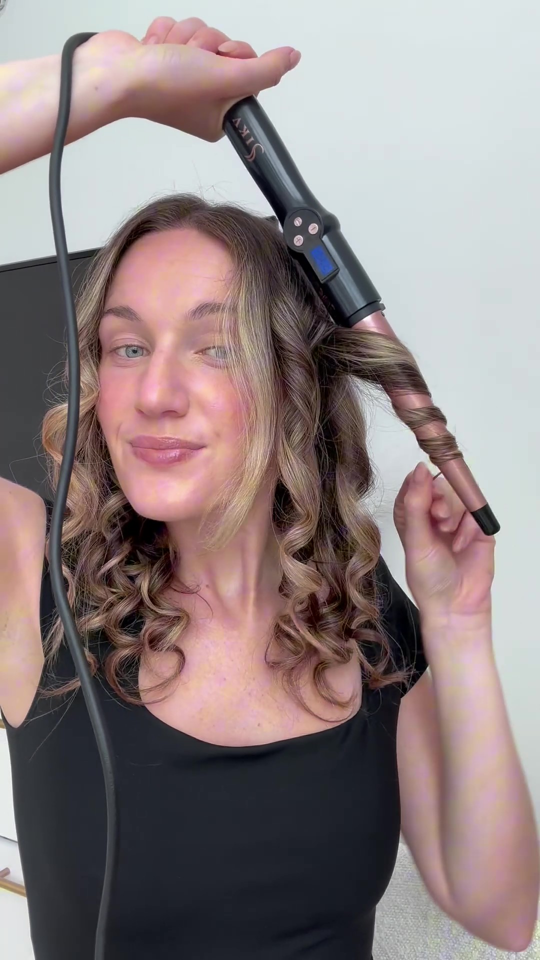 thumbnail video image 2 of Ceramic Tapered Curling Wand 0.5-1 Inch Beachy Waves, 1/2-1 Inch Curling Iron for Long Hair,Dual Voltage Hair Wand Curler with LCD Display 225-450℉|Glove Include, 2 of 7
