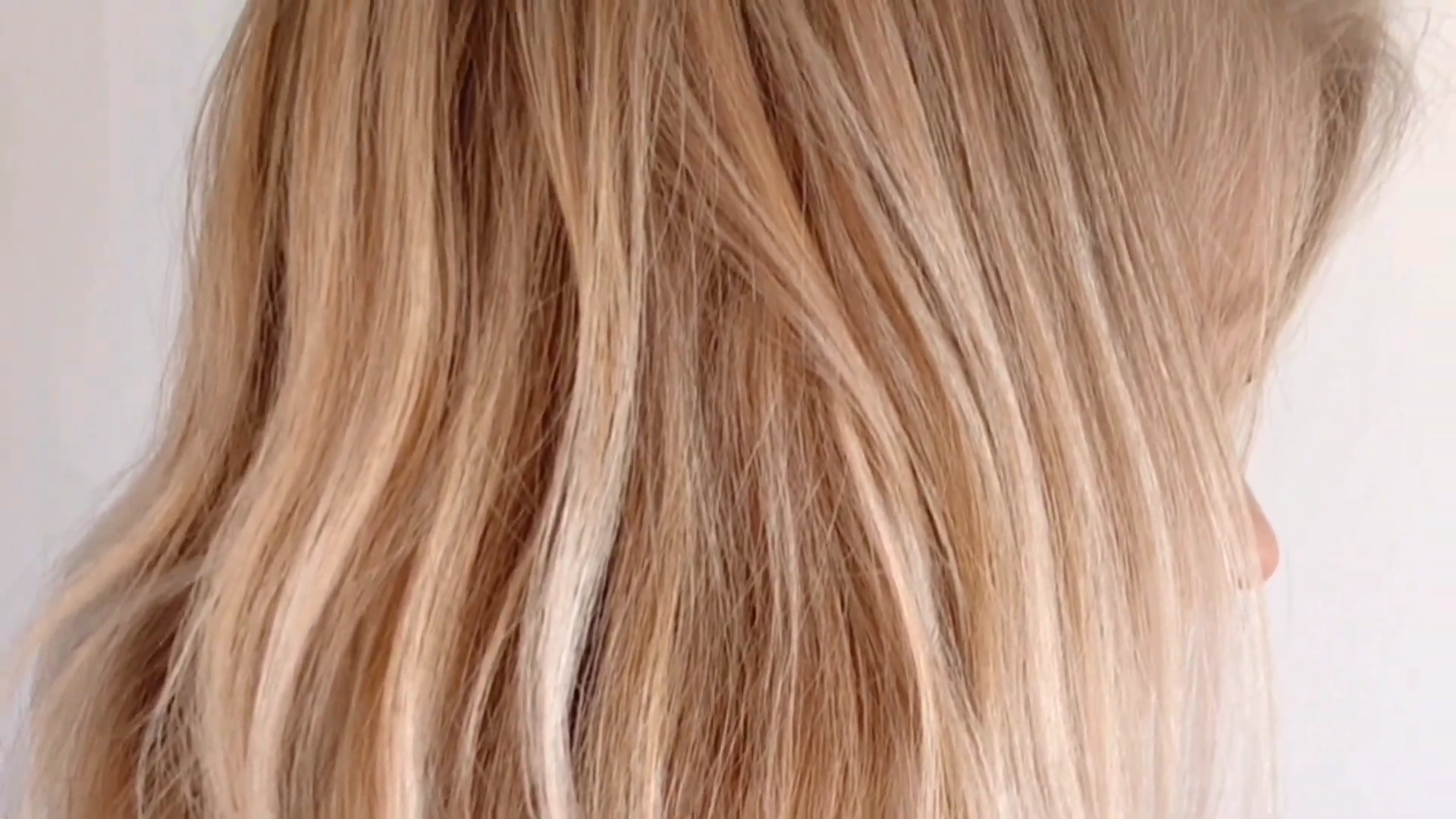 thumbnail video image 2 of Klorane Plant-Based Purple Shampoo with Centaury - Brightens Blonde, Platinum, Silver, Gray or White Hair - Neutralizes Unwanted Yellow, Brassy, and Copper Tones, 13.5 fl oz, 2 of 8