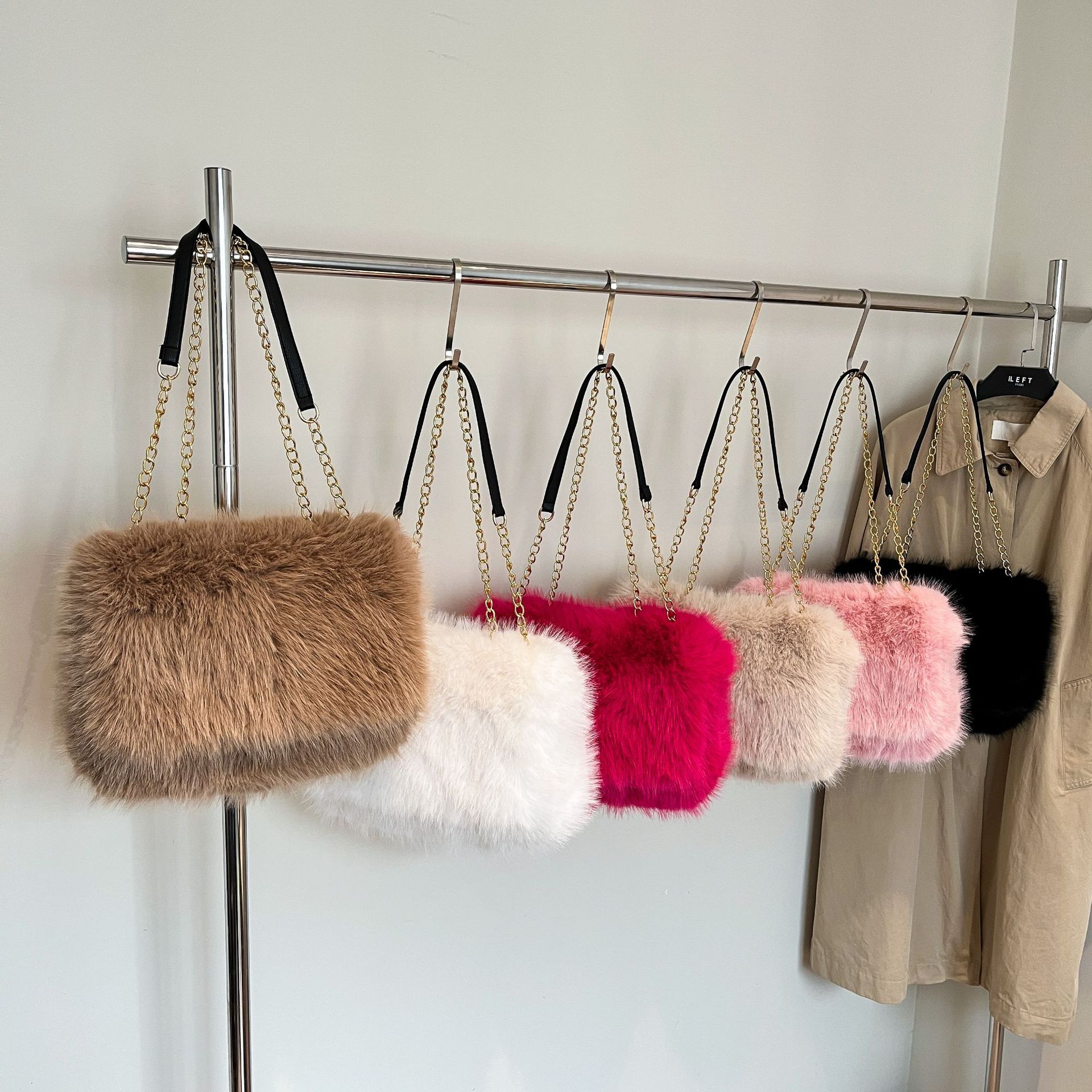 thumbnail video image 2 of Sunyuer Women Fluffy Faux Fur Shoulder Bag, Large Capacity Plush Tote Handbag, Fashion Chain Strap Crossbody Purse, Winter Casual Furry Bag for Daily Party Travel, 2 of 8
