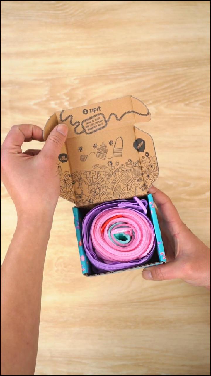 thumbnail video image 2 of ZIPIT Shoulder Bag for Girls, Adjustable Crossbody Purse Made from One Long Zipper, Gift Box Included, 2 of 10