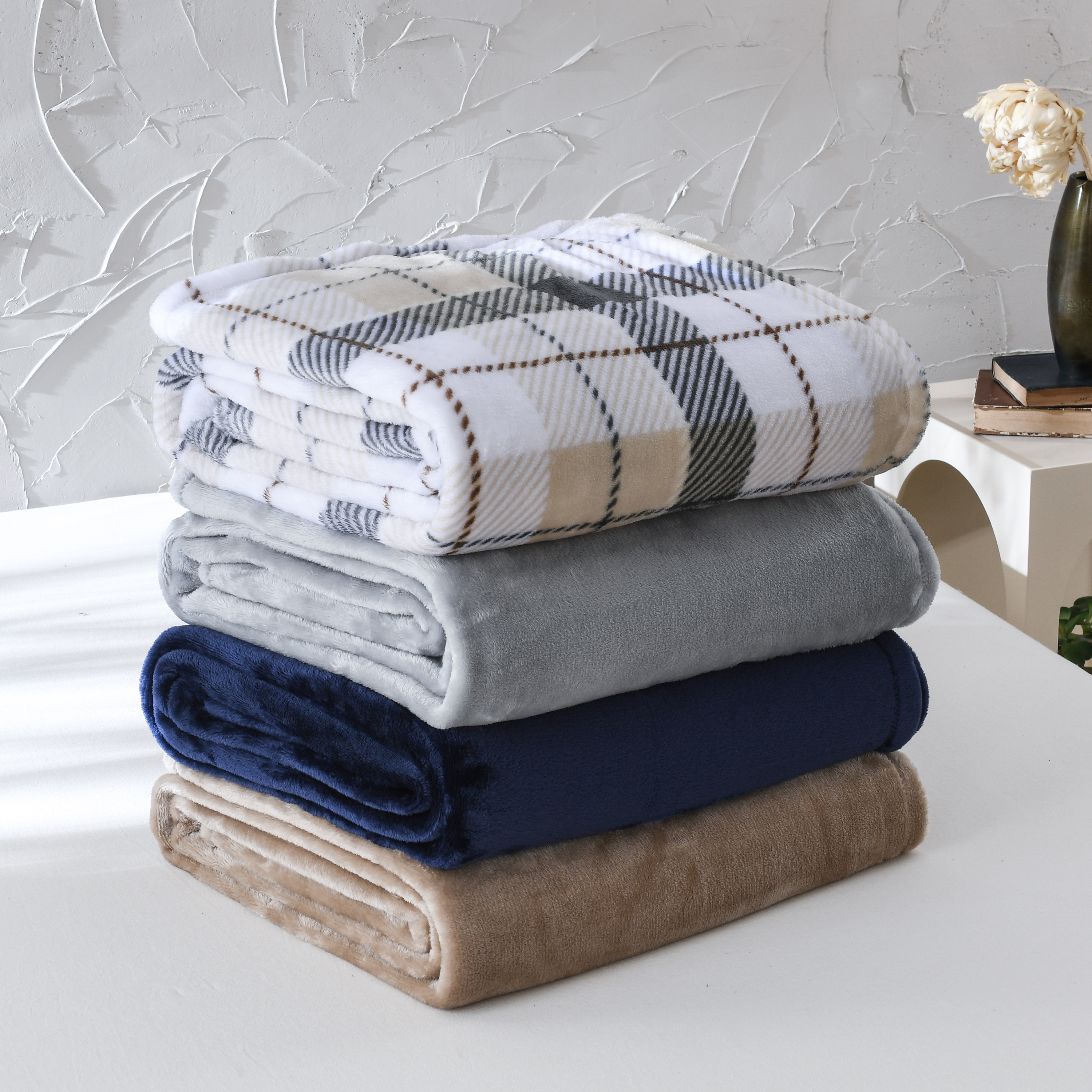 Mainstays Super Soft Plush Blanket, Dark Blue, Twin, AdultT
