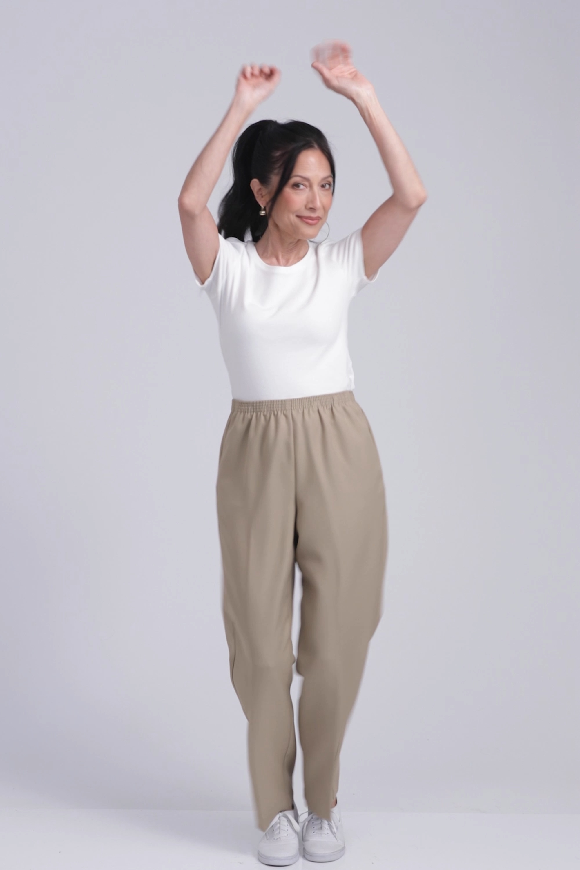 thumbnail video image 2 of Alfred Dunner Womens Petite Solid Short Length Pant, 2 of 5