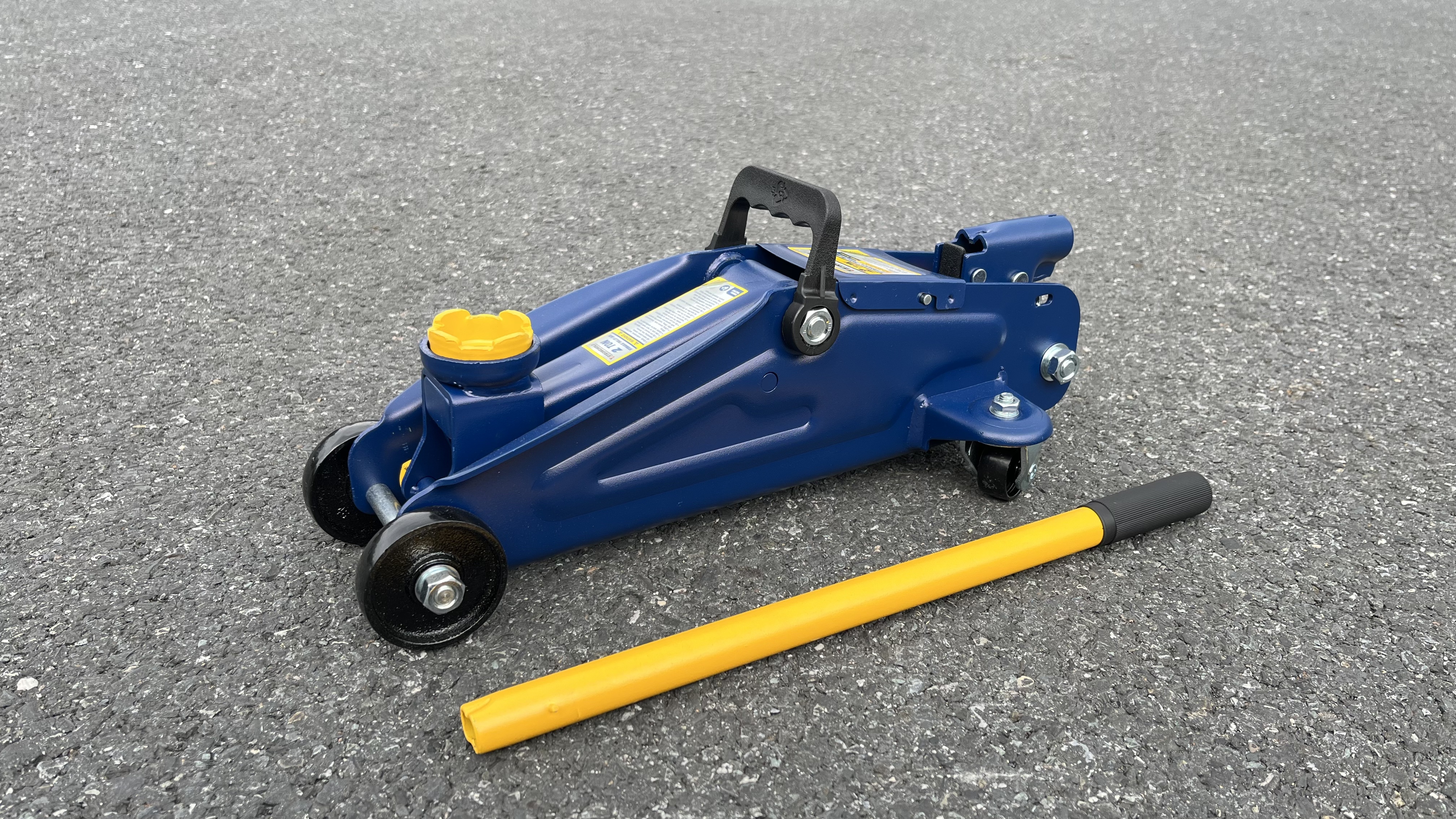 thumbnail video image 2 of STRONGHOLD 2Ton(4000Lbs) Trolley Jack TH22007, 2 of 7