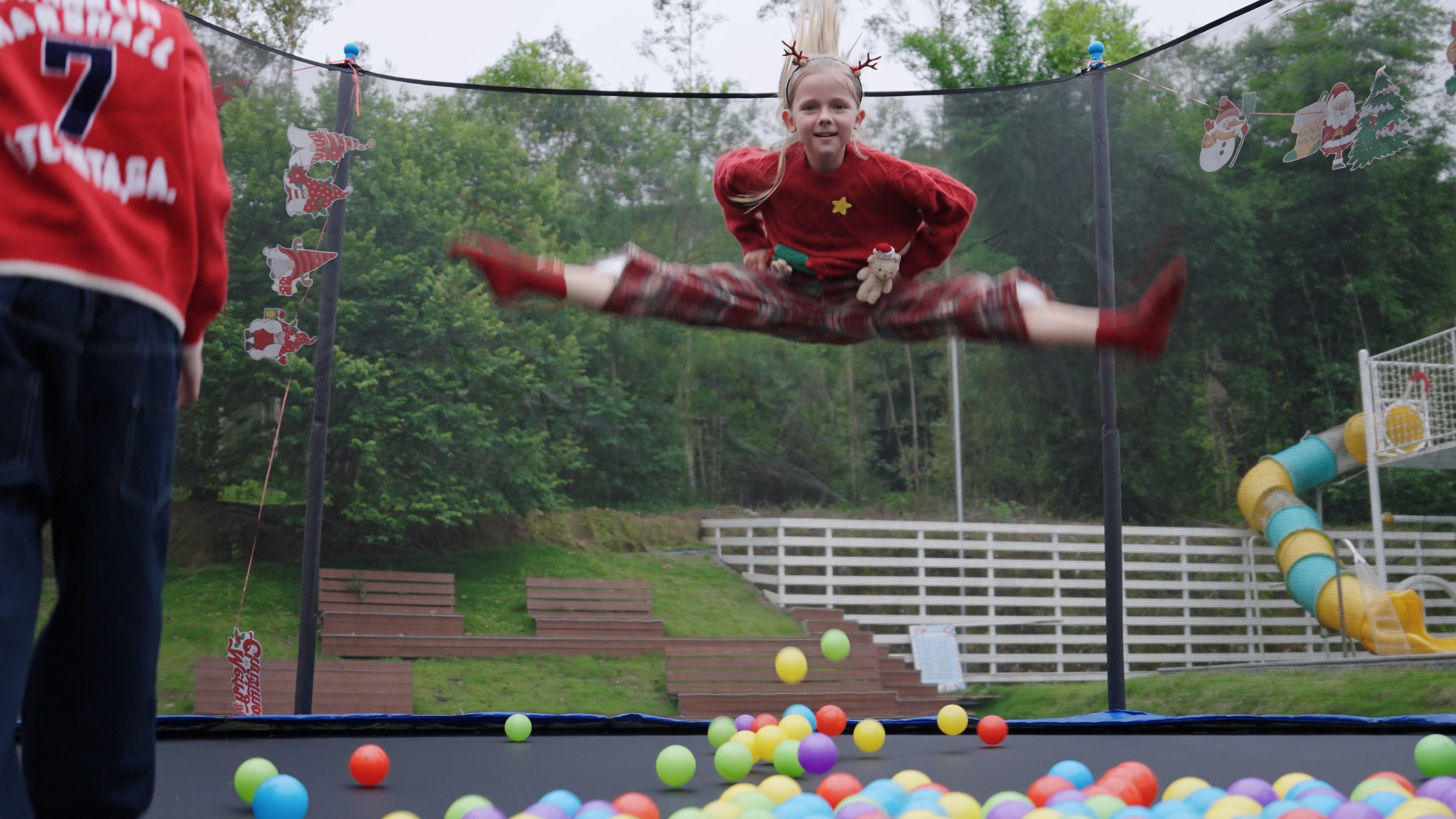 thumbnail video image 2 of GVDV Outdoor Trampoline, 8' Backyard Recreational Trampoline with Enclosure for Kids & Adults, 2 of 9