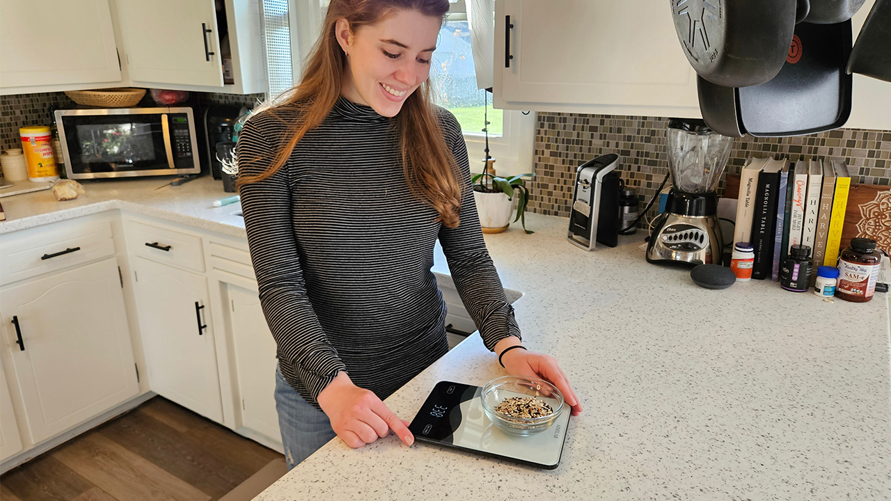 thumbnail video image 2 of AIMILAR USB-C Rechargeable Kitchen Food Scale, 22lb Capacity, 1g/0.1oz, Tare Function, LED Display, Tempered Glass, 2 of 12