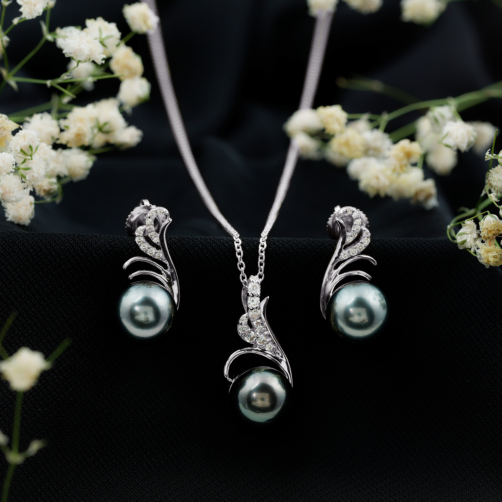 thumbnail video image 2 of Rosec Jewels Designer Tahitian Pearl Jewelry Set with Moissanite - AAA Quality - Ready to Gift, 10K Yellow Gold, 2 of 8