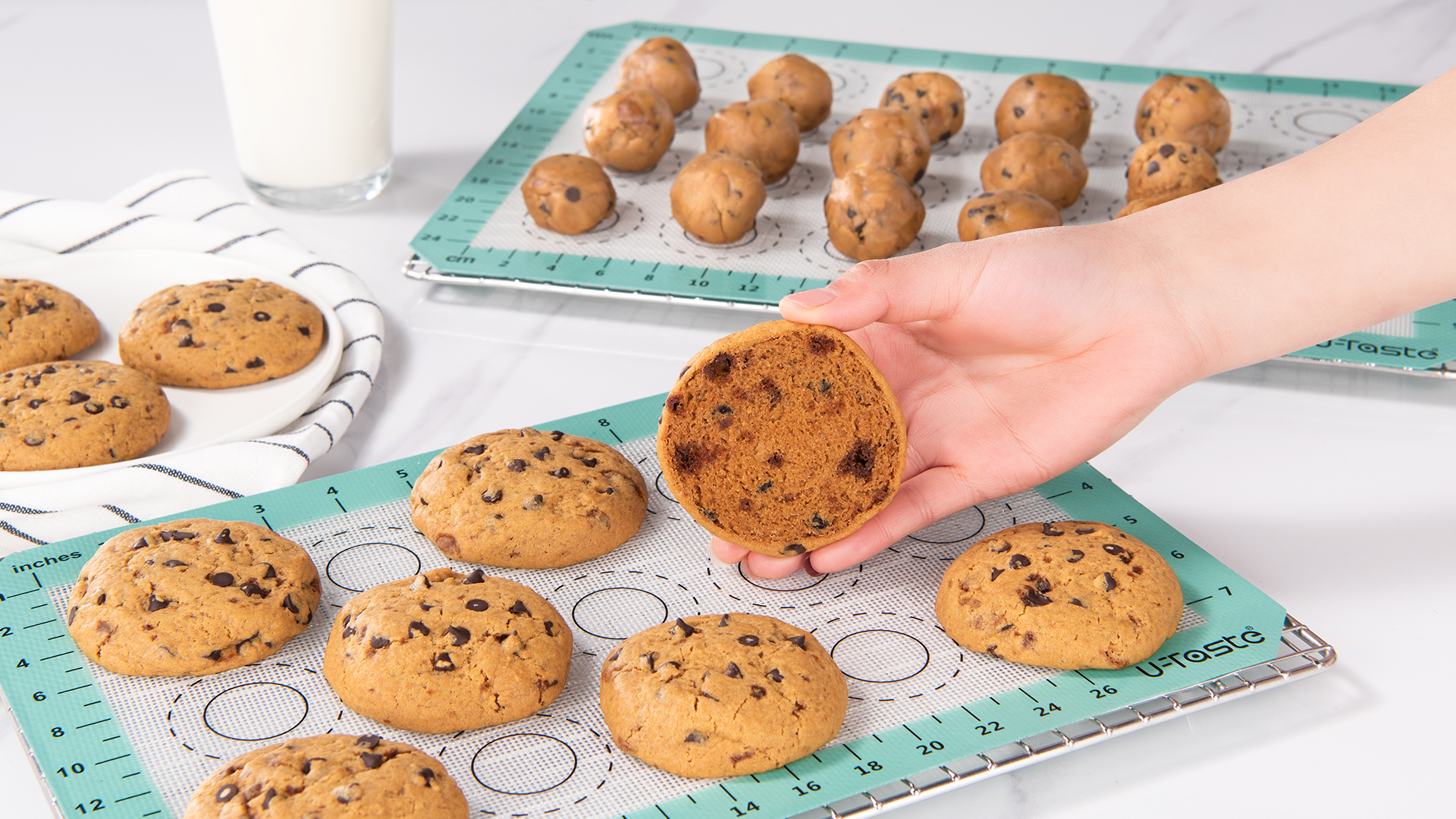 thumbnail video image 2 of U-Taste 500ºF Heat Resistant Macaron Silicone Baking Mat, Non Stick Reusable Cookies Pastry Sheet Liner with Edge Enhancement Circle Measurement (Half/Jelly Roll/Quarter Sheets Size, Aqua Sky), 2 of 9