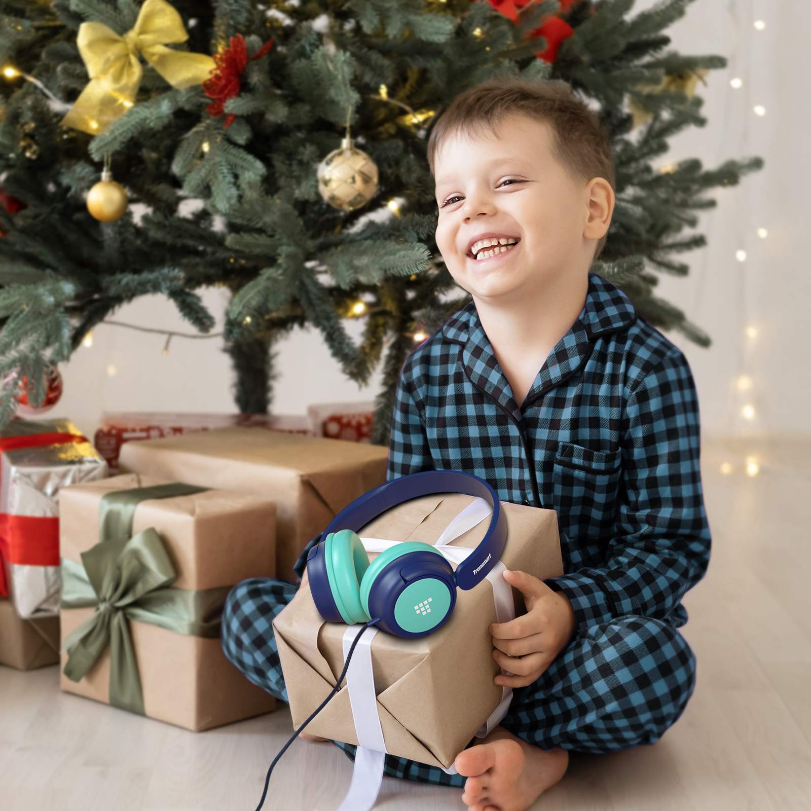 thumbnail video image 2 of Kids Headphones Wired Tronsmart KH01C, for School Travel, Safe Volume Limited, Foldable Lightweight Over-Ear Headphones for PC/Tablet- Blue/Green, 2 of 11