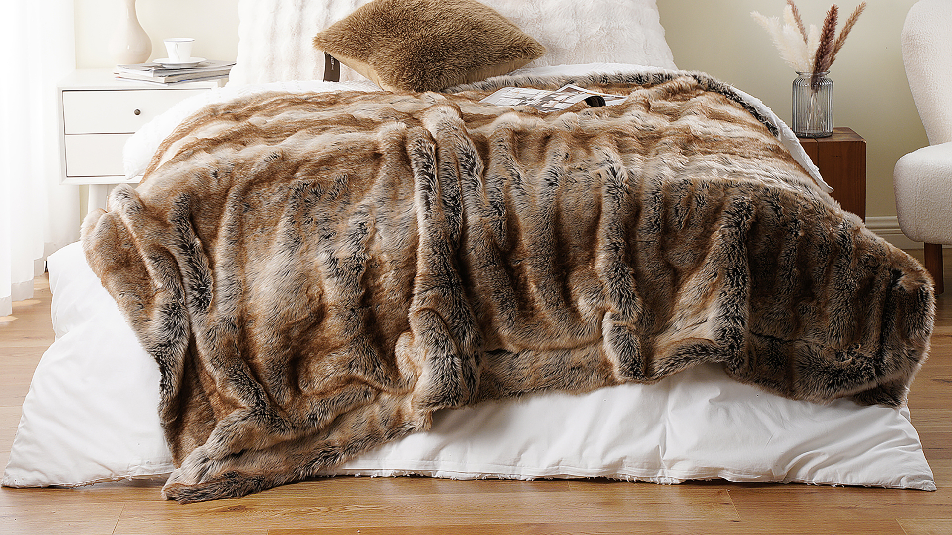 thumbnail video image 2 of Brown Faux Fur Blanket ,Thick Cozy Bown Blanket , Fur Throw Blankets for Couch Bed,50"x60", 2 of 9