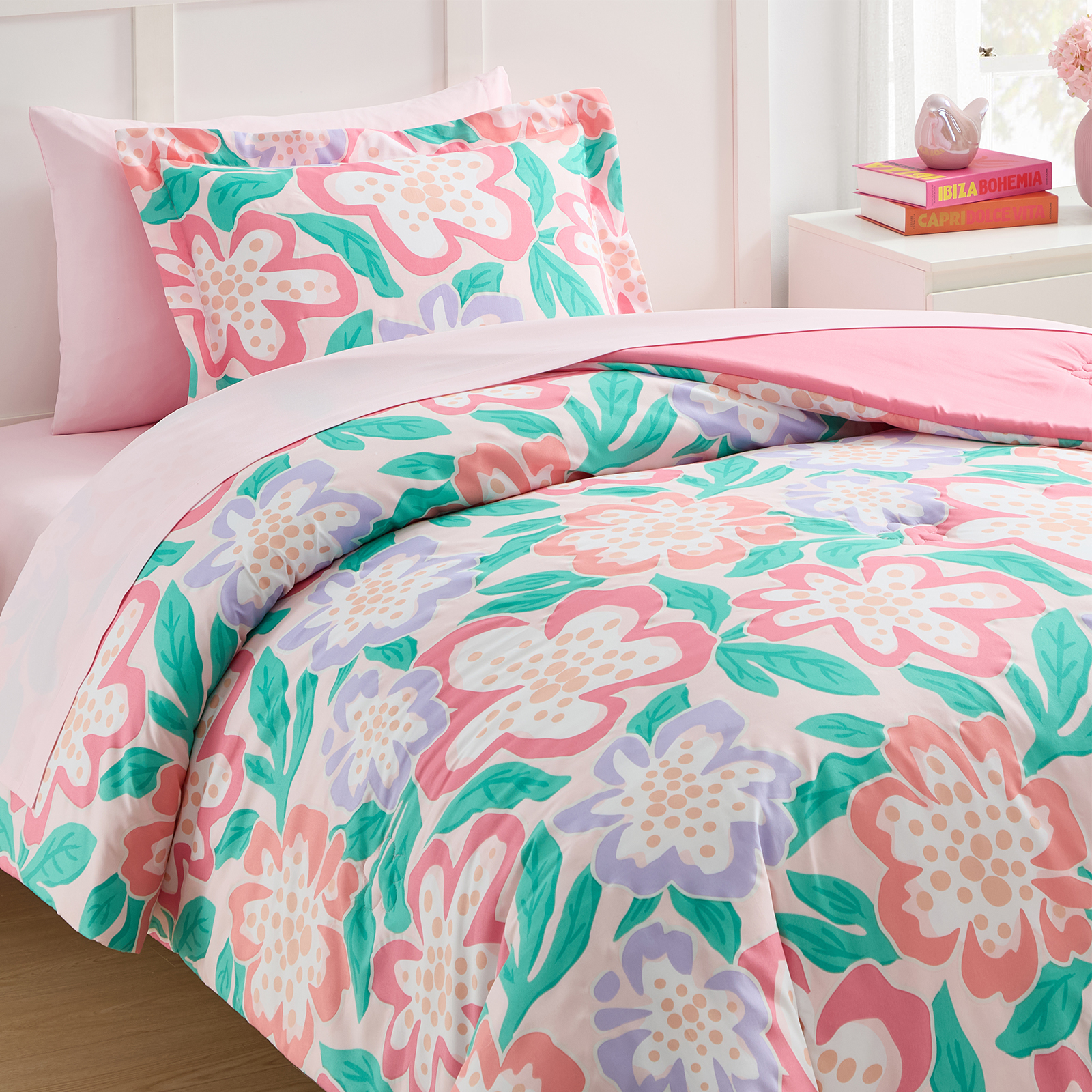 thumbnail video image 2 of CLD COLLECTIONS Twin Girls 5-Piece Bed in a Bag, Glow in the Dark Kids Comforter Bedding with Sheet Set, 2 of 8