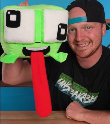 thumbnail video image 2 of Unspeakable Frog Face Plush – Walmart Collector Con Exclusive, Soft Green Frog Plush Toy for Kids & Fans, 2 of 9