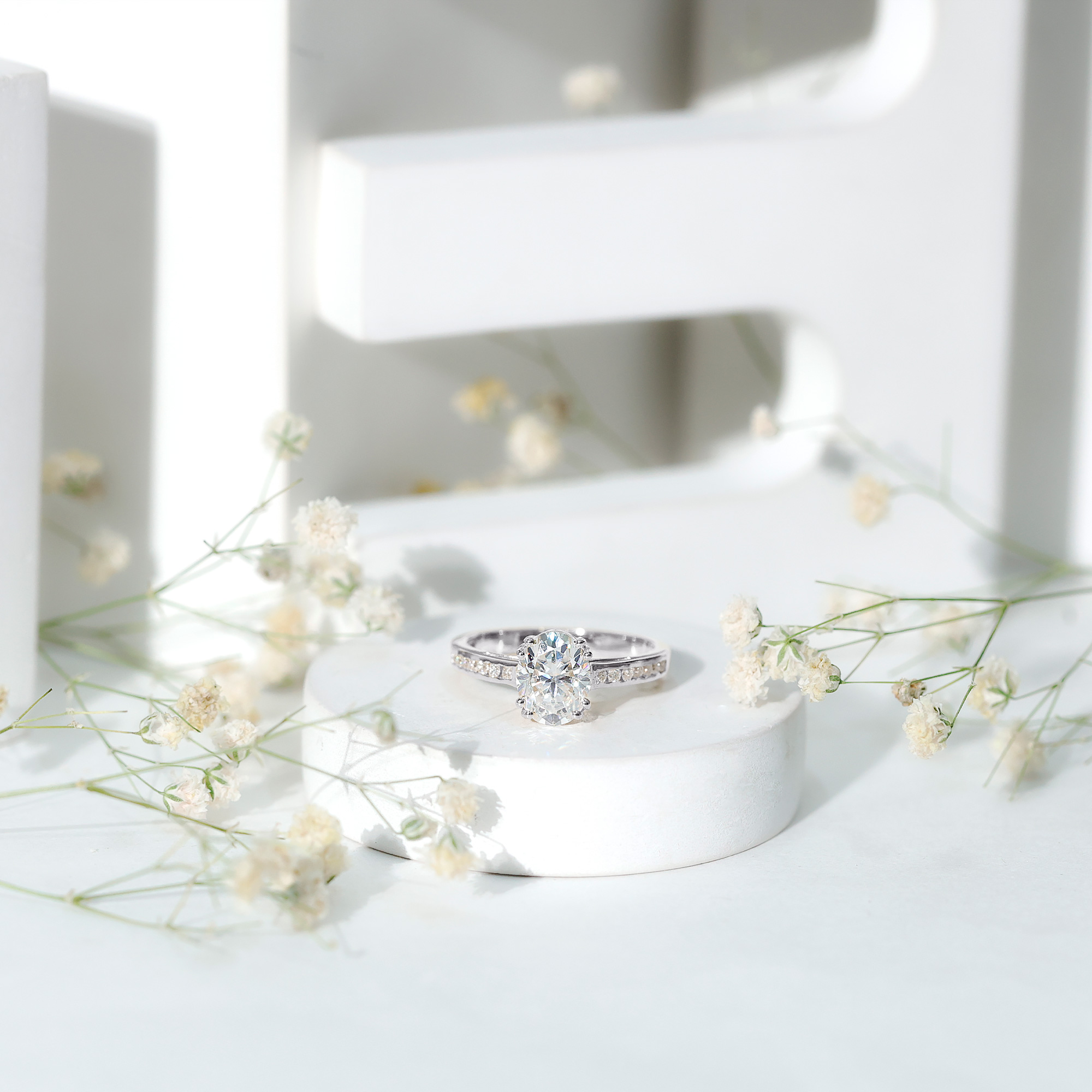 thumbnail video image 2 of Rosec Jewels Lab Diamond Engagement Ring for Women (2 Ct, 7X9 mm Oval, EF-VS Quality), 18K White Gold, US 9.50, 2 of 9