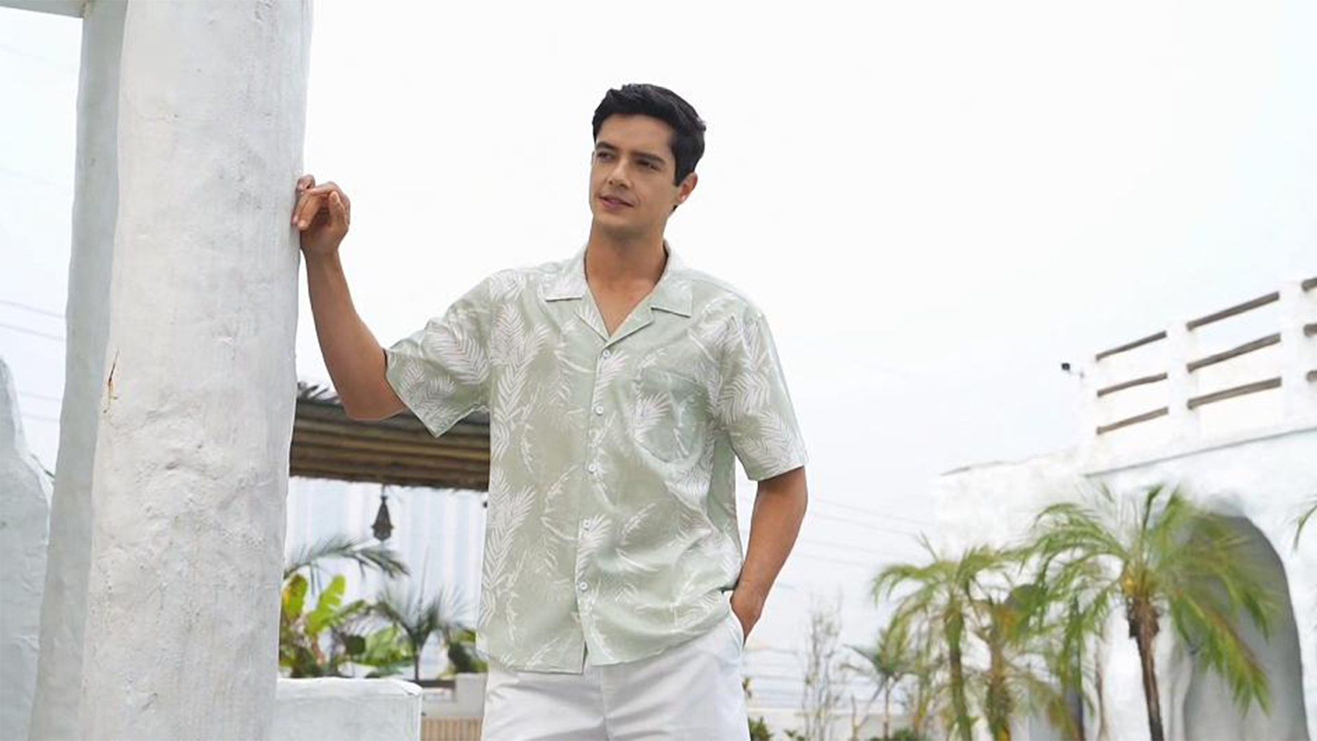 thumbnail video image 2 of Men's Hawaiian Beach Short Sleeve Summer Button Up Shirt Tropical Casual Button Down Shirt, 2 of 10