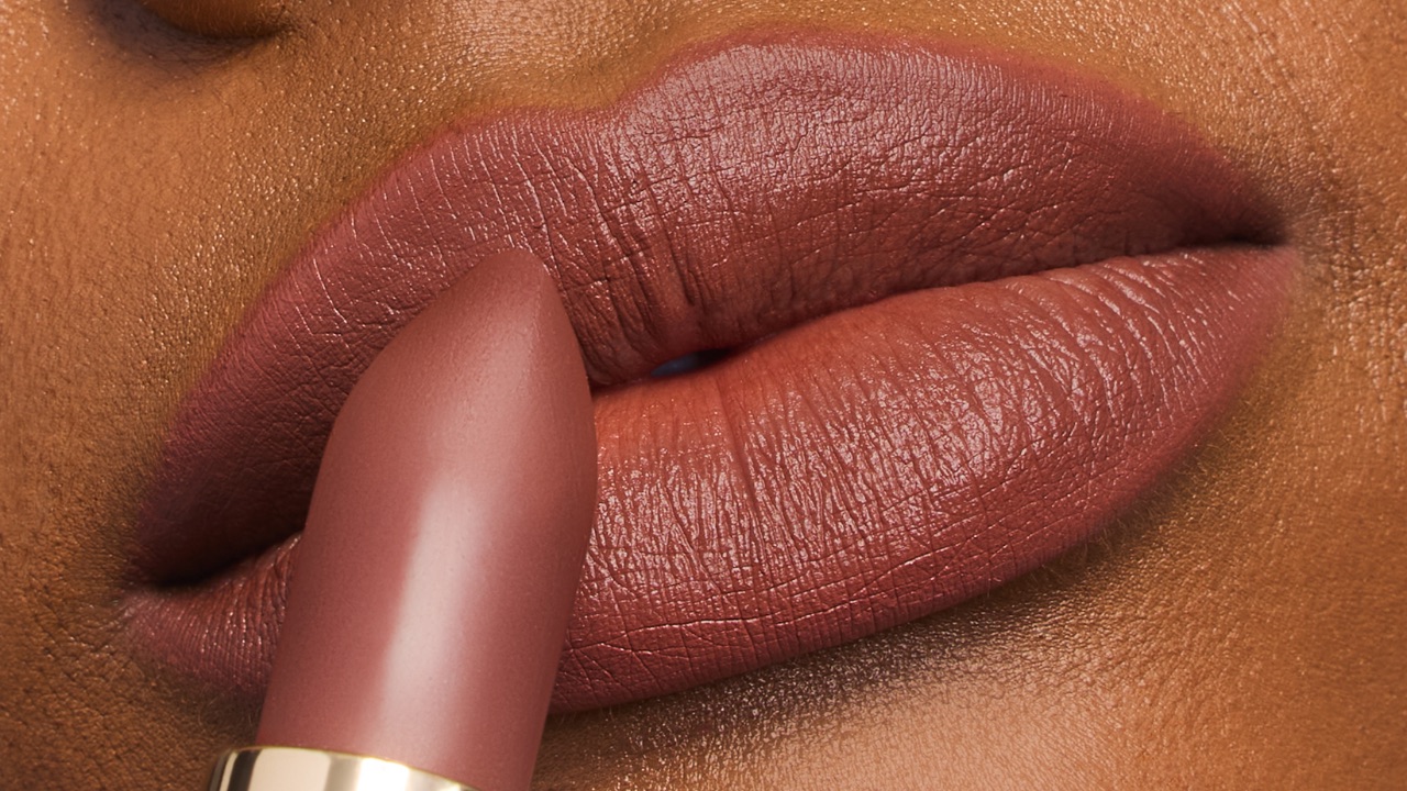 thumbnail video image 2 of L'Oreal Paris Colour Riche Blurred Matte Lipstick , Worth It 601, 0.13 oz, 2 of 10