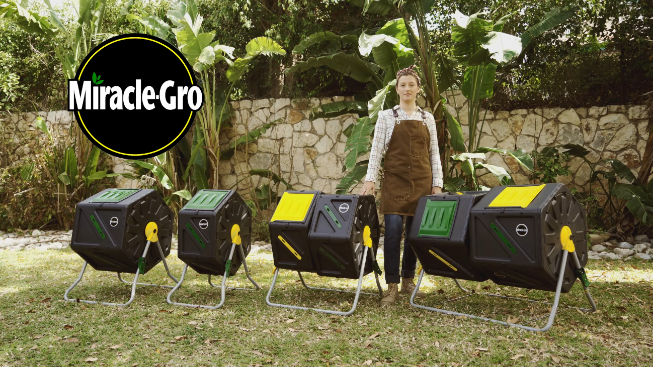 thumbnail video image 2 of Miracle-Gro Compost Tumbler Dual Chamber – Easy-Turn Composter Tumbler Outdoor for Fast Composting – Heavy-Duty Composting Bin with 1 Sliding Door (1 x 27.7 Gallon / 105 Liter), 2 of 8