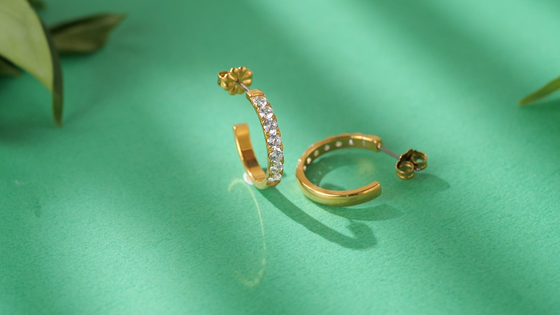 thumbnail video image 2 of Limerencia G23 Pure Titanium Hypoallergenic Hoop Earrings for Women Sensitive Ears, 2 of 6