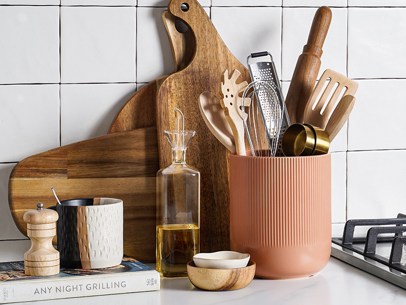 thumbnail video image 2 of LE TAUCI 2-Pack Ceramic Utensil Holders, 7.3"+5.4" Kitchen Countertop Crocks for Spatulas, Spoons, Ladles, Forks, Multifunctional Storage Jars, Terracotta Pink Utensil Holder, 2 of 8