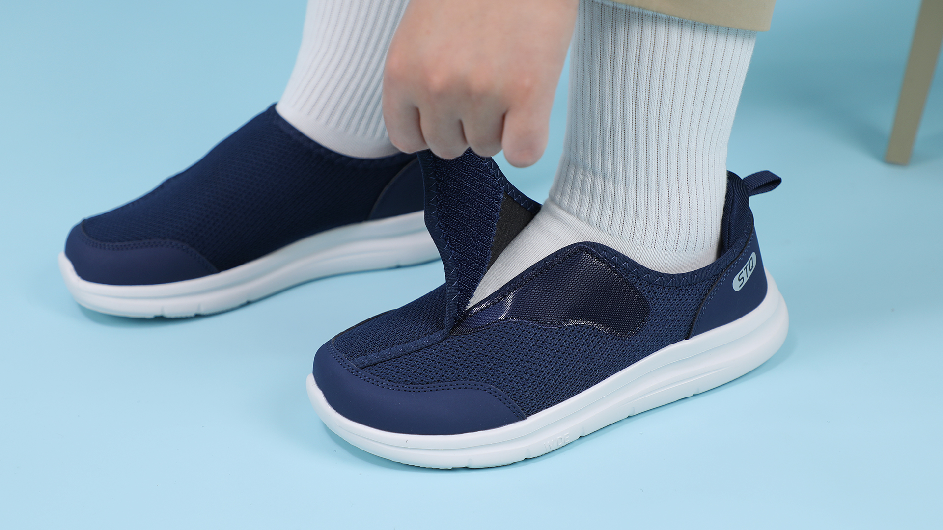 thumbnail video image 2 of Women Wide Toe Box Shoes Hook and Loops Shoes , Walking Shoe with Arch Support for Seniors, Bunions, Hammertoes, Swollen Feet, Navy Size 8.5, 2 of 7