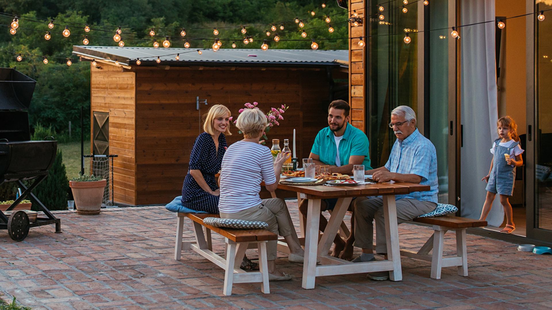 thumbnail video image 2 of TOGUARD SC23 10CH 4MP Solar Wireless Security Camera System Outdoor Battery WiFi Dome Surveillance Camera NVR HDMI Connector, 2 of 8