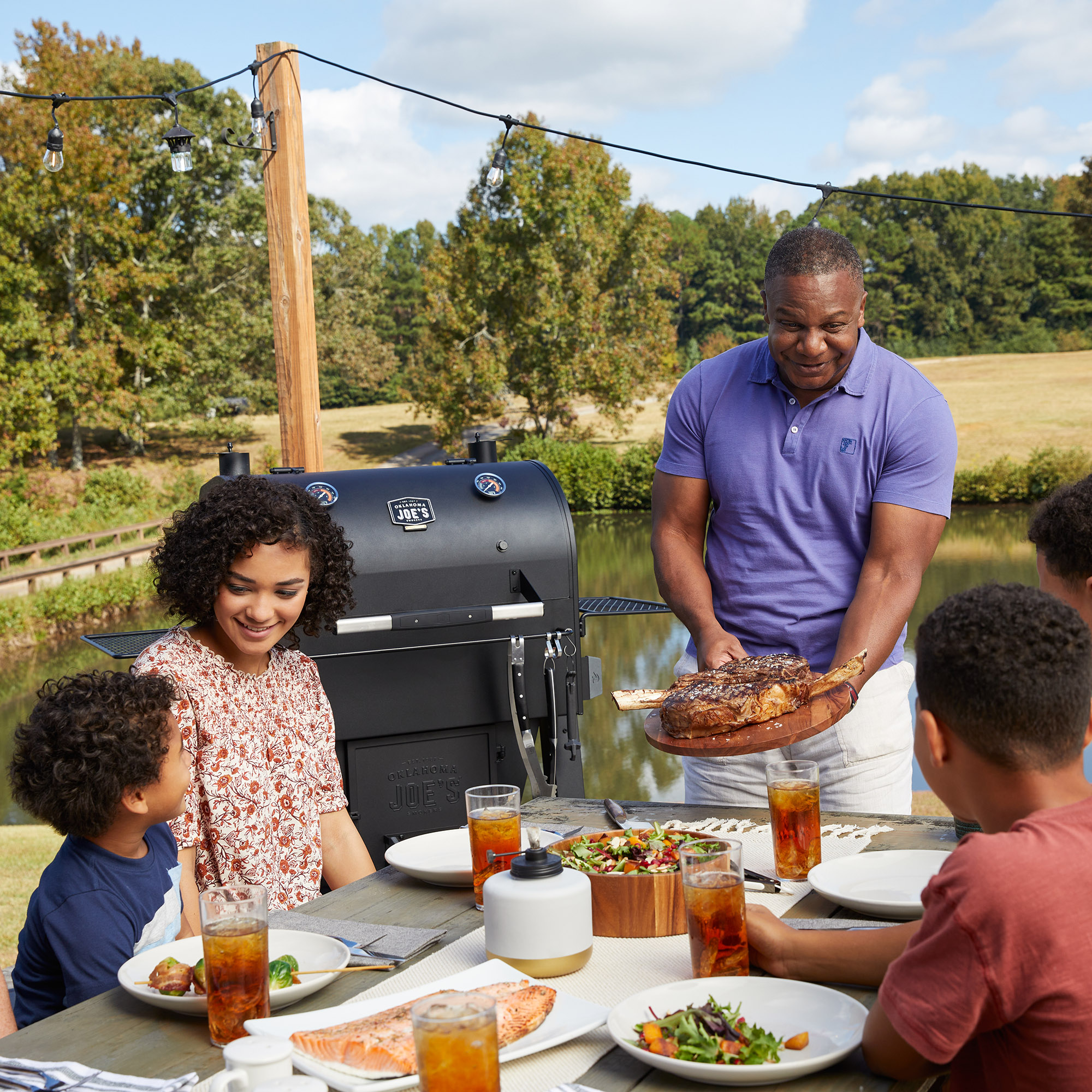 thumbnail video image 2 of Oklahoma Joe's Marshal Centerbox Smoker, 2 of 14