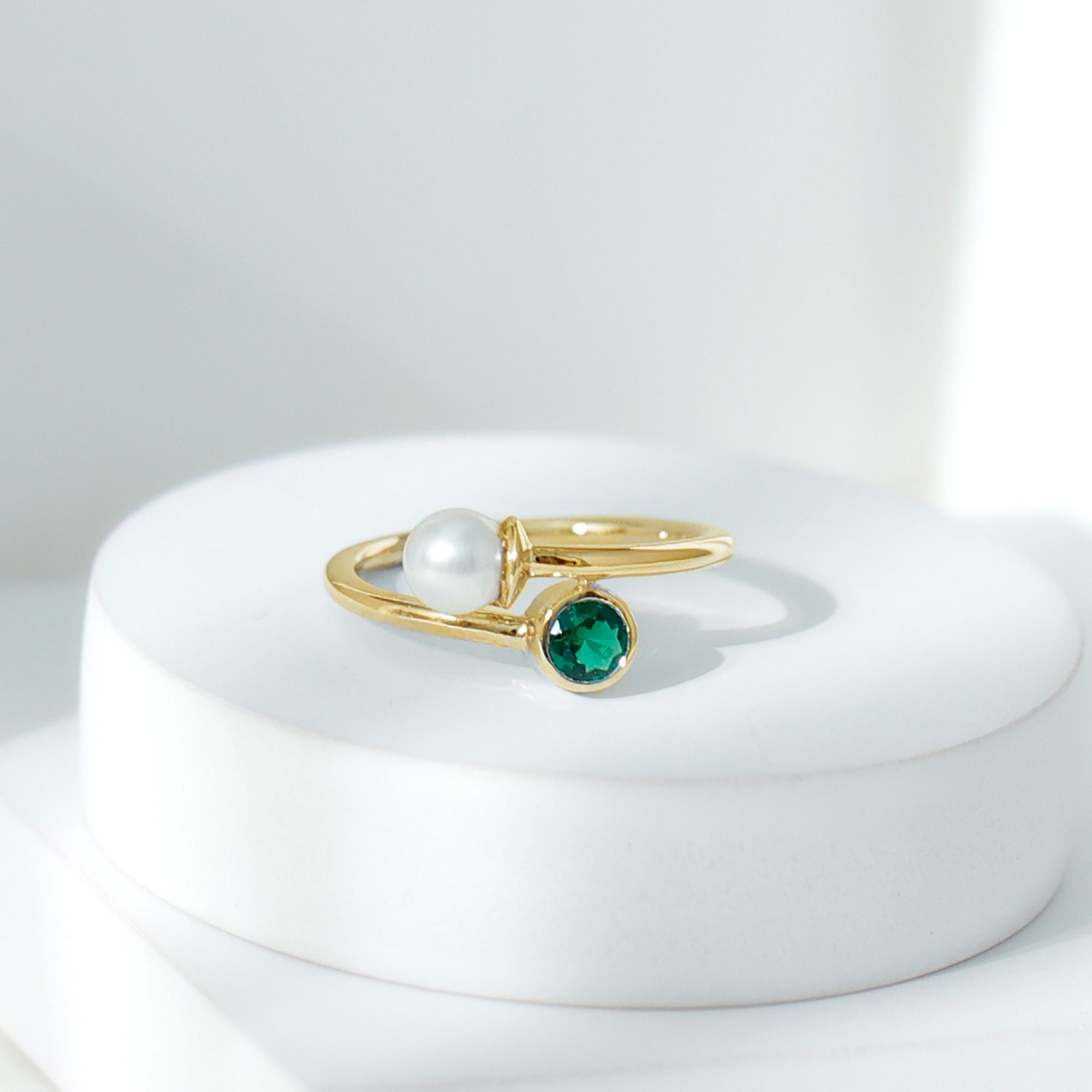thumbnail video image 2 of Rosec Jewels 2 CT Fresh Water Pearl Solitaire&nbsp;with Emerald Ring, 10K White Gold, US 3.00, 2 of 8