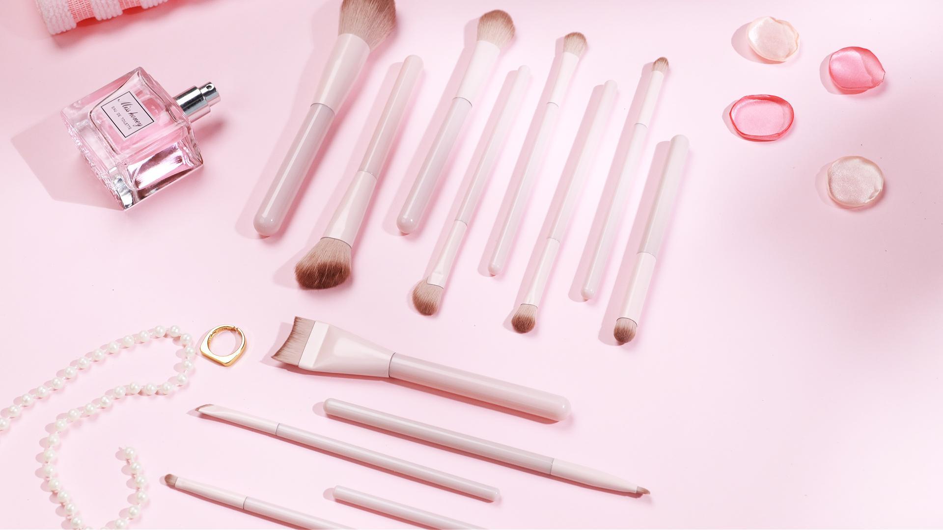 thumbnail video image 2 of Livhil 10 Pcs Pink Makeup Brushes Set, Soft Makeup Brushes with Pouch, Eyeshadow Brushes Easy-taken Full Face Cosmetic Brushes for Beginners, 2 of 8