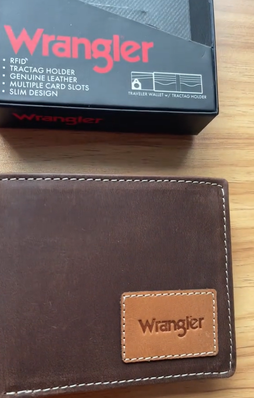 thumbnail video image 2 of Wrangler Men’s Bifold Wallet Genuine Leather, RFID Blocking, Casual Everyday 10-20 Cards Purse with AirTag Holder, Gift for Him, 2 of 8