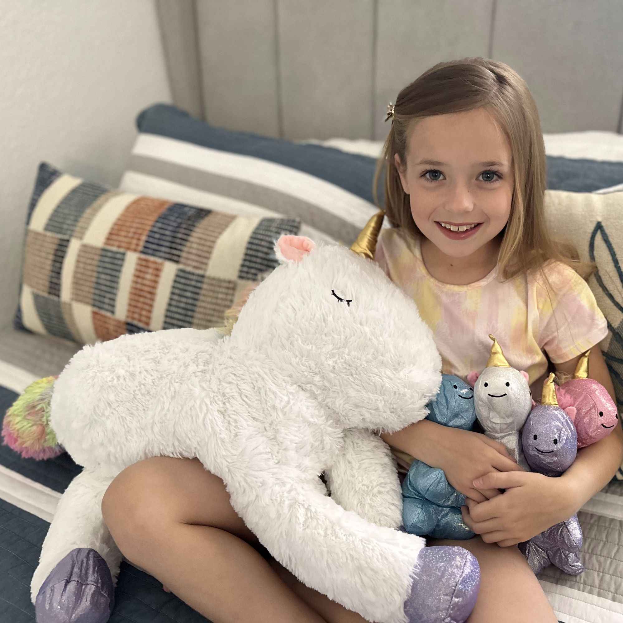 thumbnail video image 2 of MorisMos 5 Pcs Unicorn Stuffed Animal Mommy Unicorn with 4 Babies Plush Toy, 2 of 8