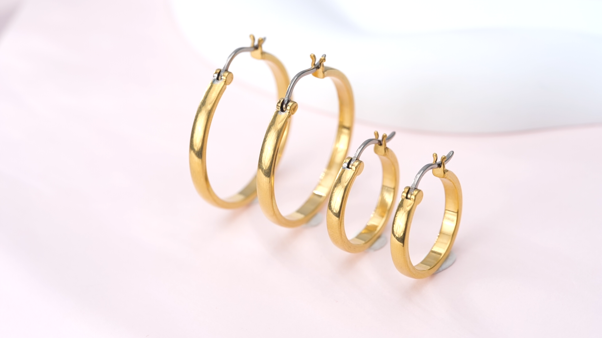 thumbnail video image 2 of Limerencia G23 Pure Titanium Hypoallergenic Hoop Earrings for Women Sensitive Ears (20mm, Gold), 2 of 6