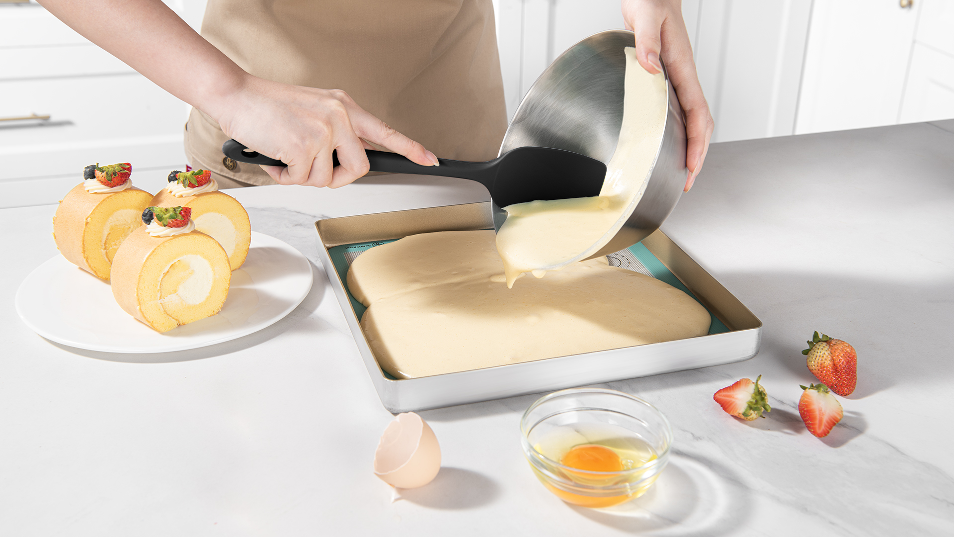 thumbnail video image 2 of U-Taste 600°F High Heat Resistant 11.38in Silicone Spoon Spatula, BPA-Free Food Grade Kitchen Cooking Baking Mixing One Piece Seamless Flexible Rubber Bowl Scraper for Nonstick Cookware (Black), 2 of 9