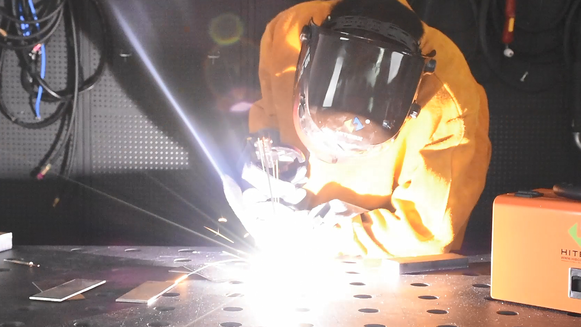 thumbnail video image 2 of HITBOX HBM200 3-in-1 MIG and Lift TIG Welder, 140A Gasless Flux Core Wire Feed, 110V Portable IGBT Inverter with LED Display, 2 of 9