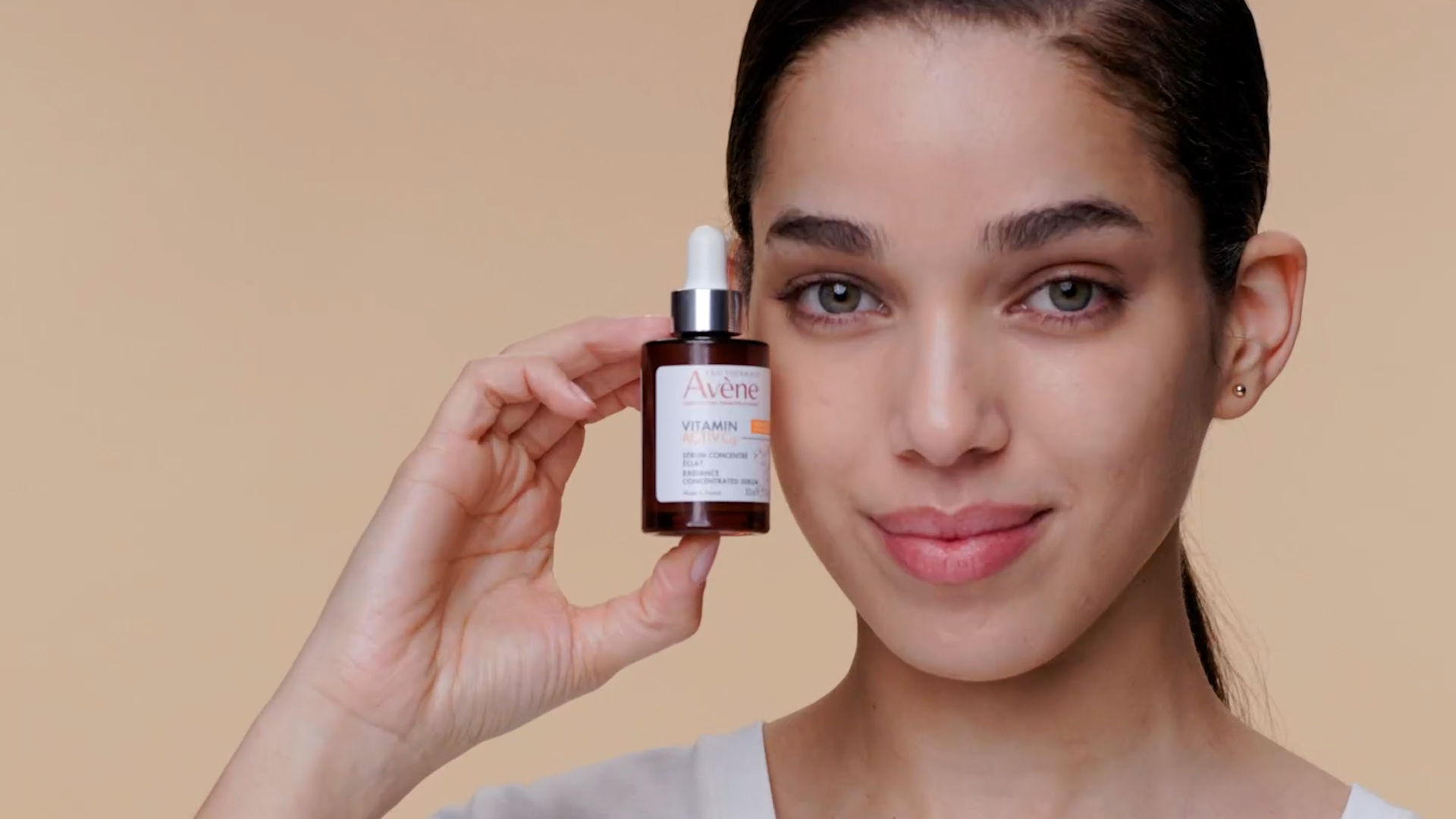 thumbnail video image 2 of Avène Vitamin Activ Cg Radiance Concentrated Serum, 1 fl oz., 2 of 9
