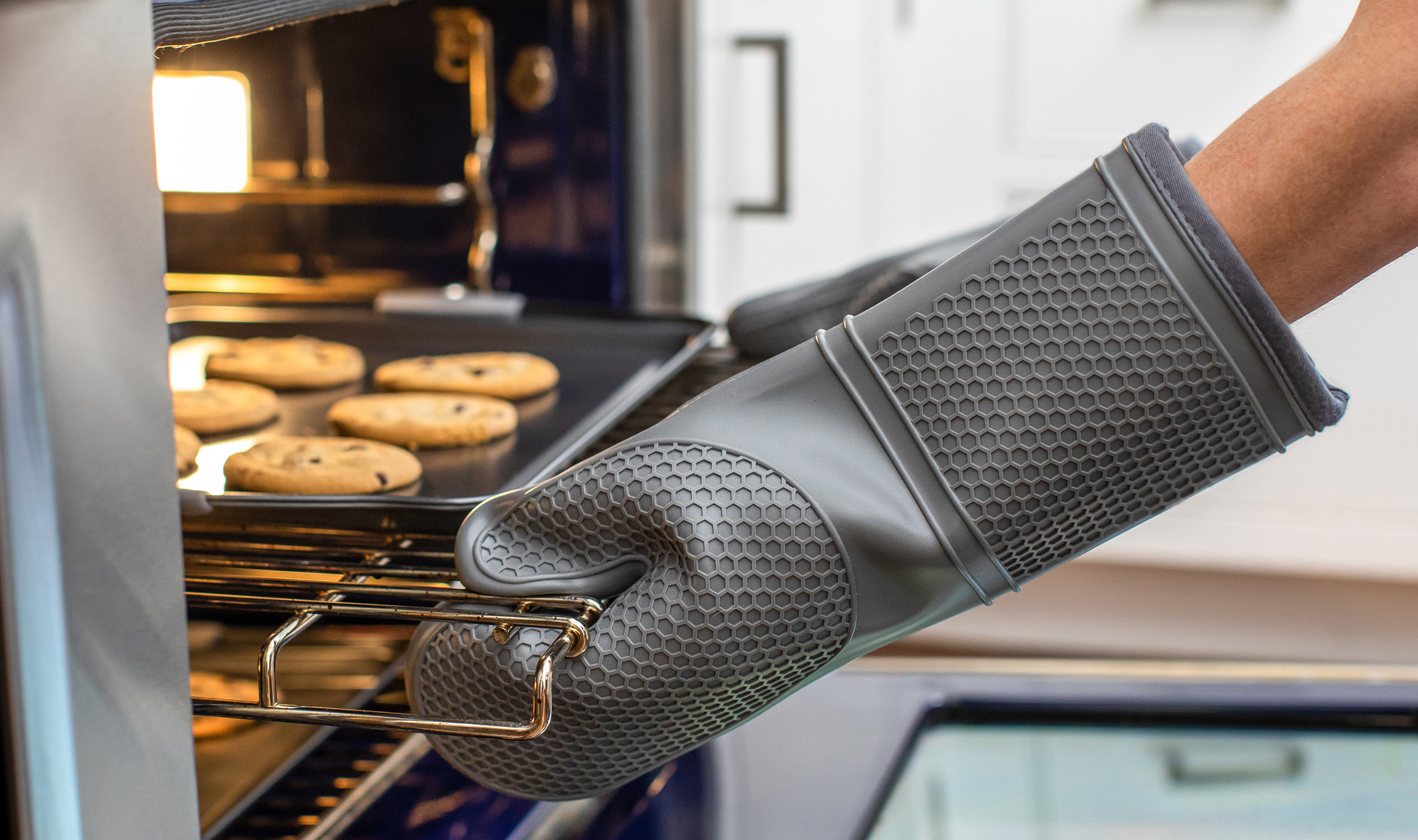 thumbnail video image 2 of GORILLA GRIP Heat Resistant Durable Silicone Oven Mitts, BPA-Free Protective Grilling Potholders, Soft Cotton Lining, Flexible Waterproof Cooking Mitt Set, Kitchen Home Essentials, 12.5x8.3, Black, 2 of 10