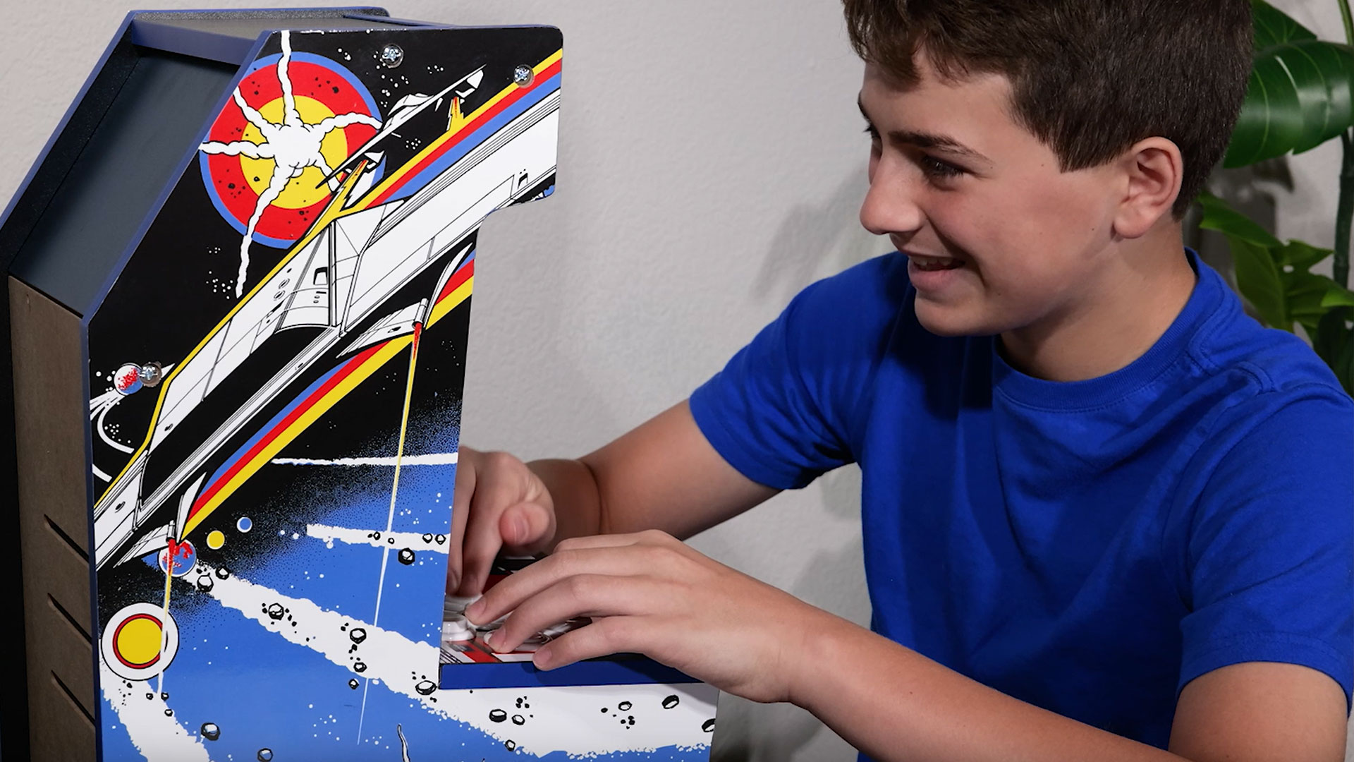 thumbnail video image 2 of Arcade Classics Atari Asteroids Counter Series Game Machine with 8" Screen and 5 Games, 2 of 13