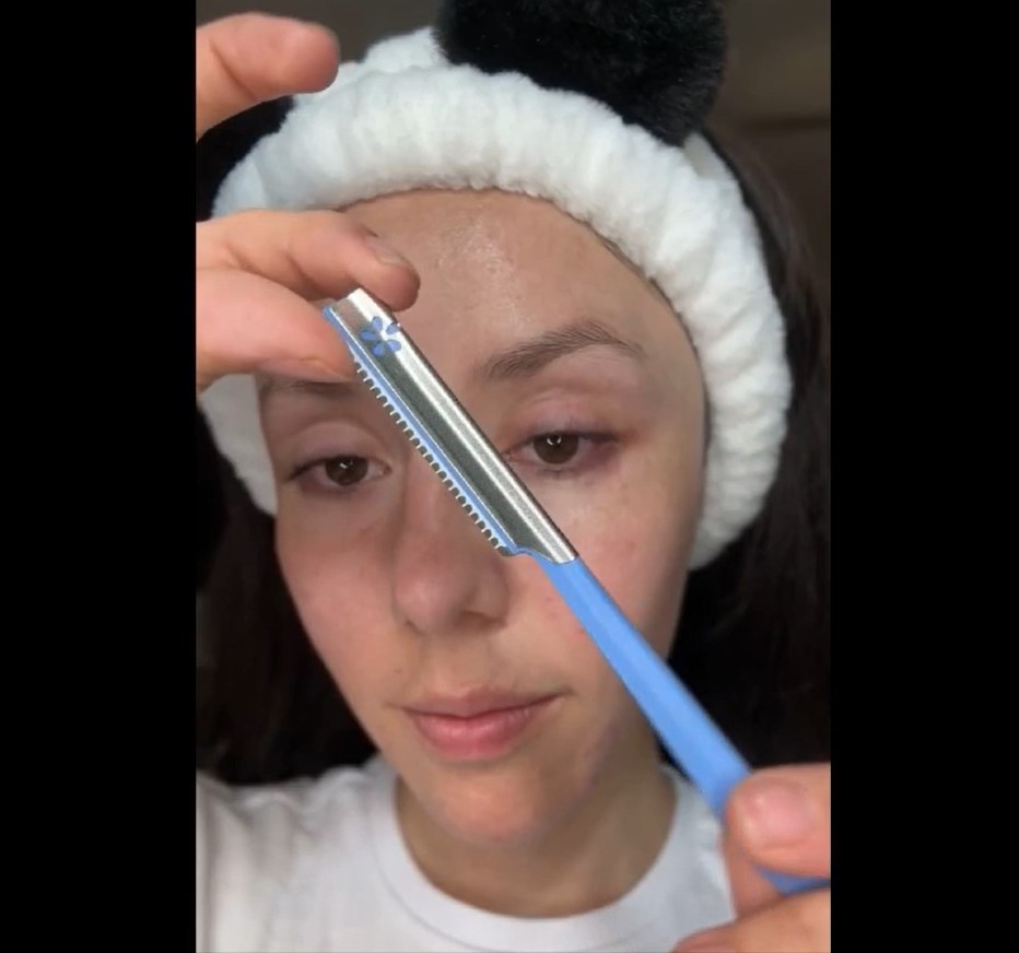 thumbnail video image 2 of Vertex Beauty Womens Face Razor For Peach Fuzz Removal Facial Hair Shaver Dermaplaning Tool Women Travel Trimmer To Remove Fine Hair Blue Eyebrow Razors Remover Dermaplane Exfoliating Sensitive Skin, 2 of 9