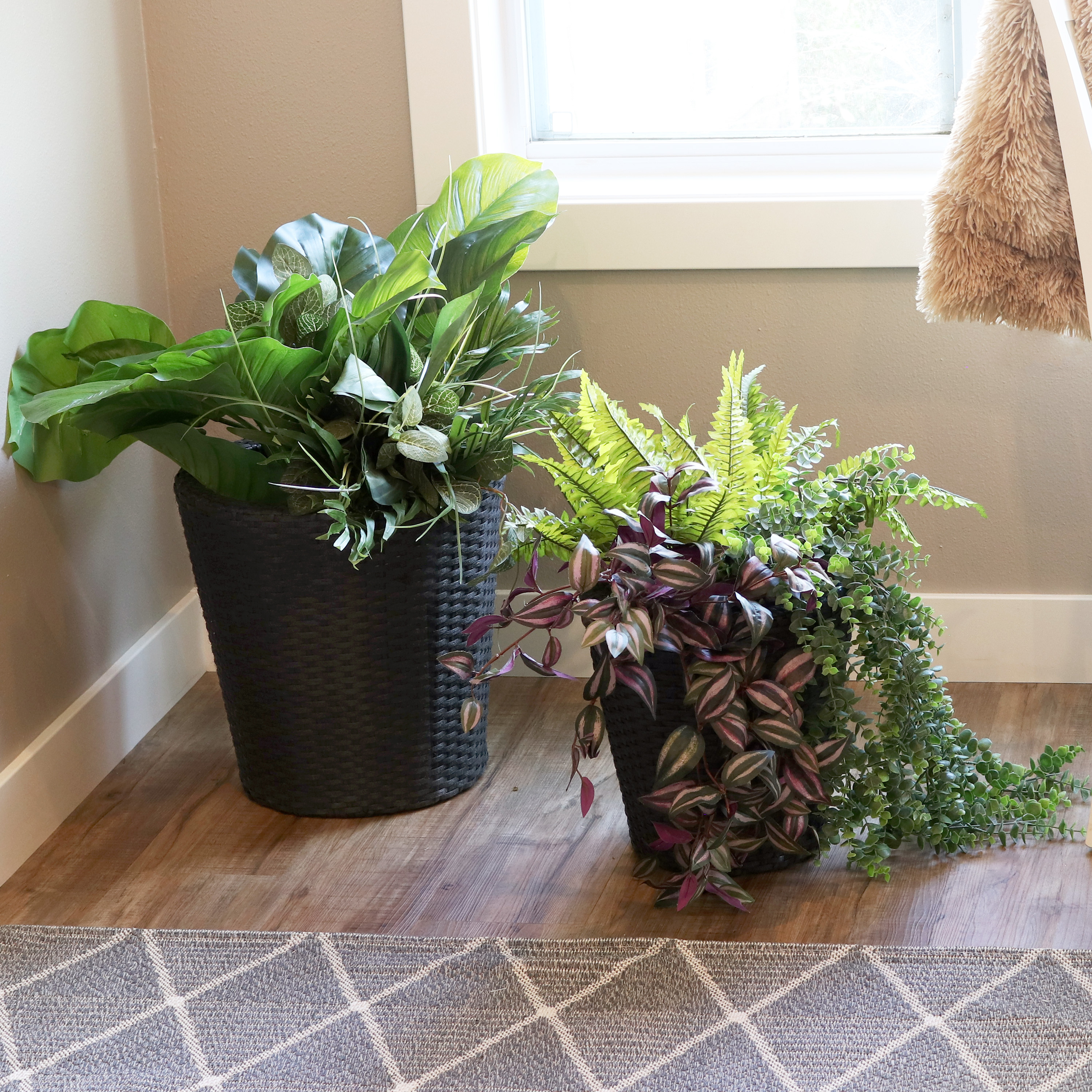 thumbnail video image 2 of Sunnydaze Modern Assorted Round Gray Polyrattan Indoor Planter with Liner 2-Count, 2 of 8