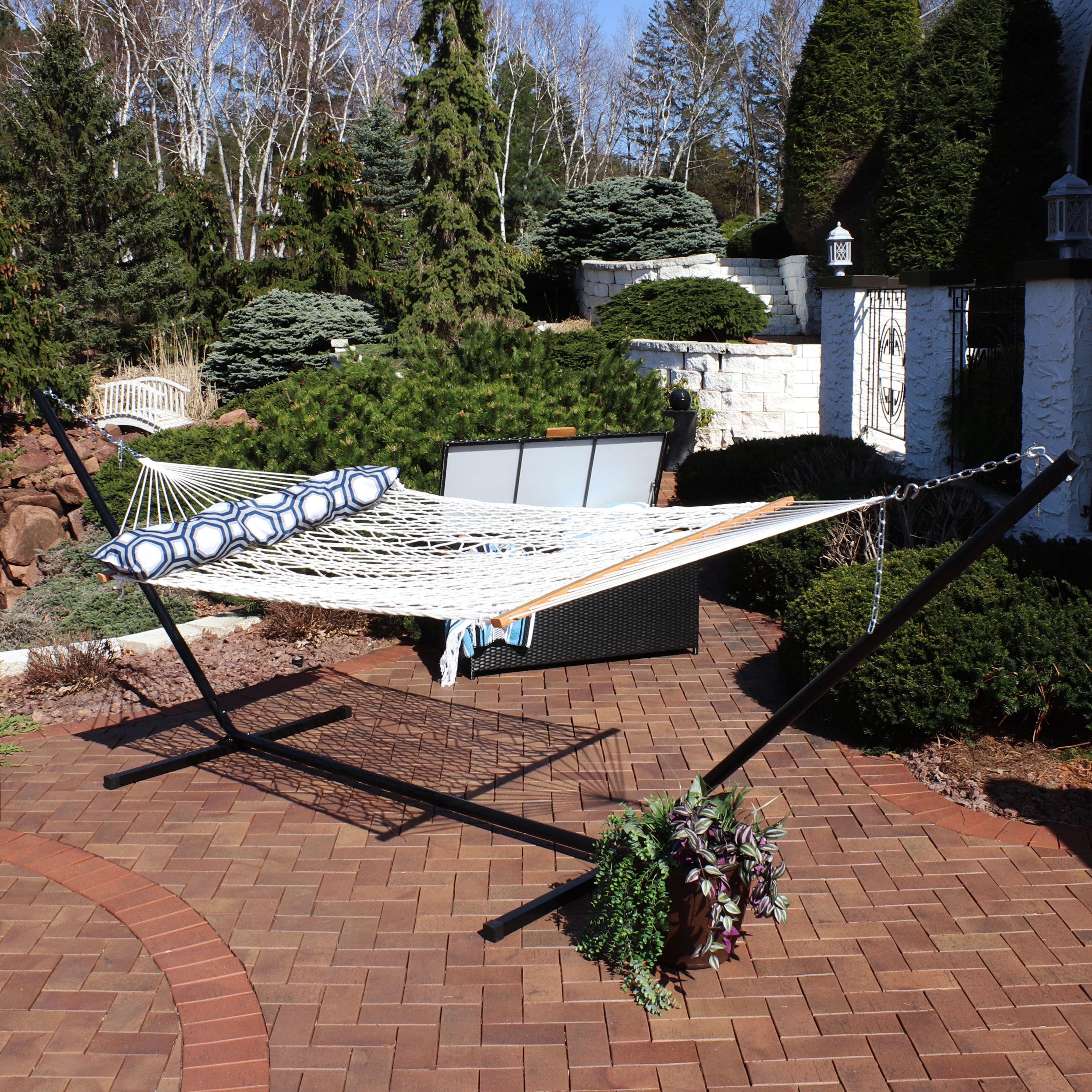 thumbnail video image 2 of Sunnydaze 2-Person Polyester Rope Spreader Bar Hammock with Stand, 400 lb Capacity - White, 2 of 7