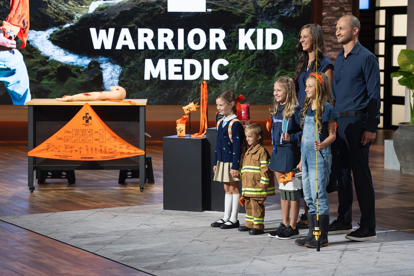 thumbnail video image 2 of Warrior Kid Medic Triangular Bandage with Quick Draw Case 1-Pack, 2 of 8